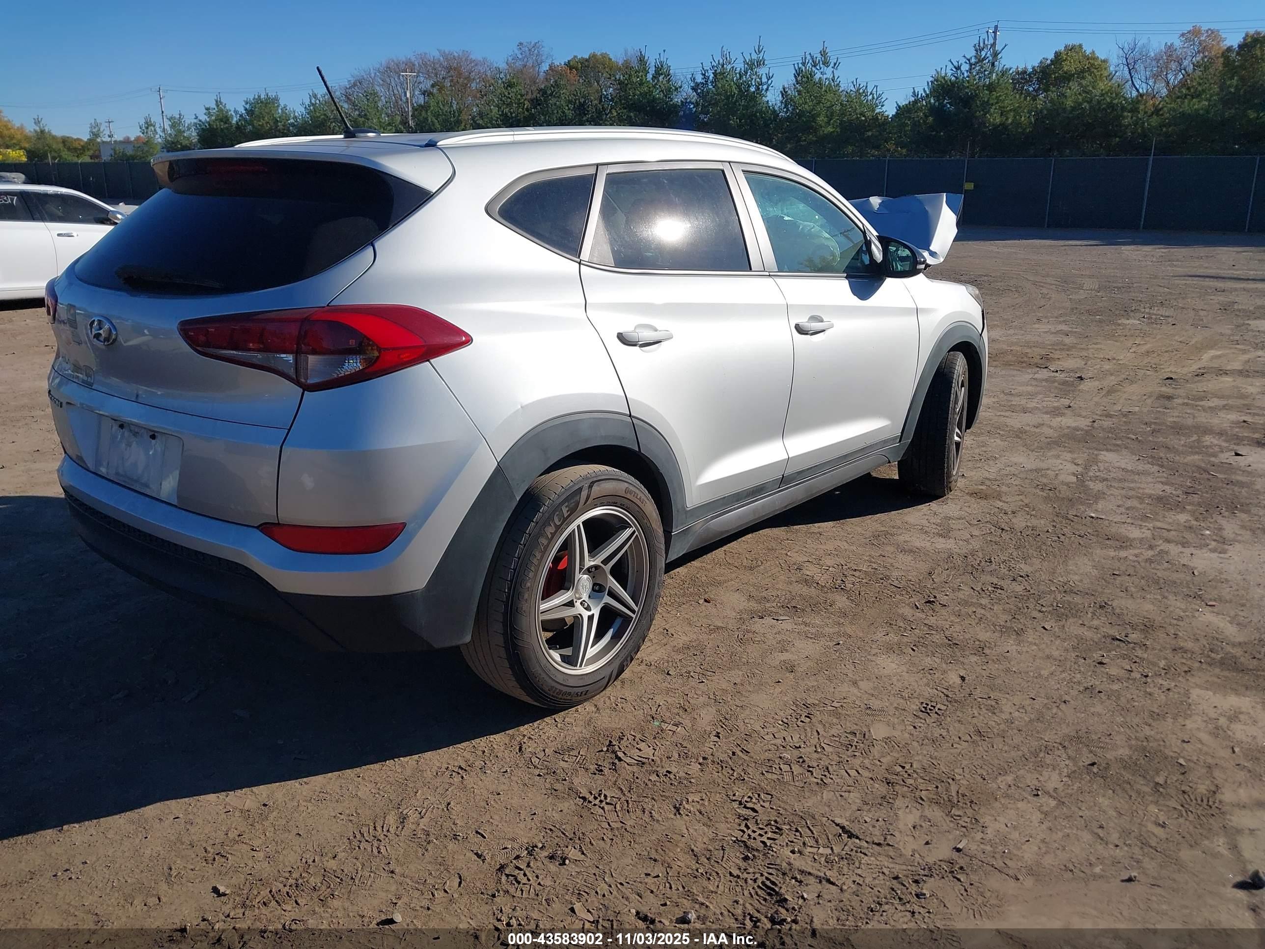 HYUNDAI TUCSON image 4