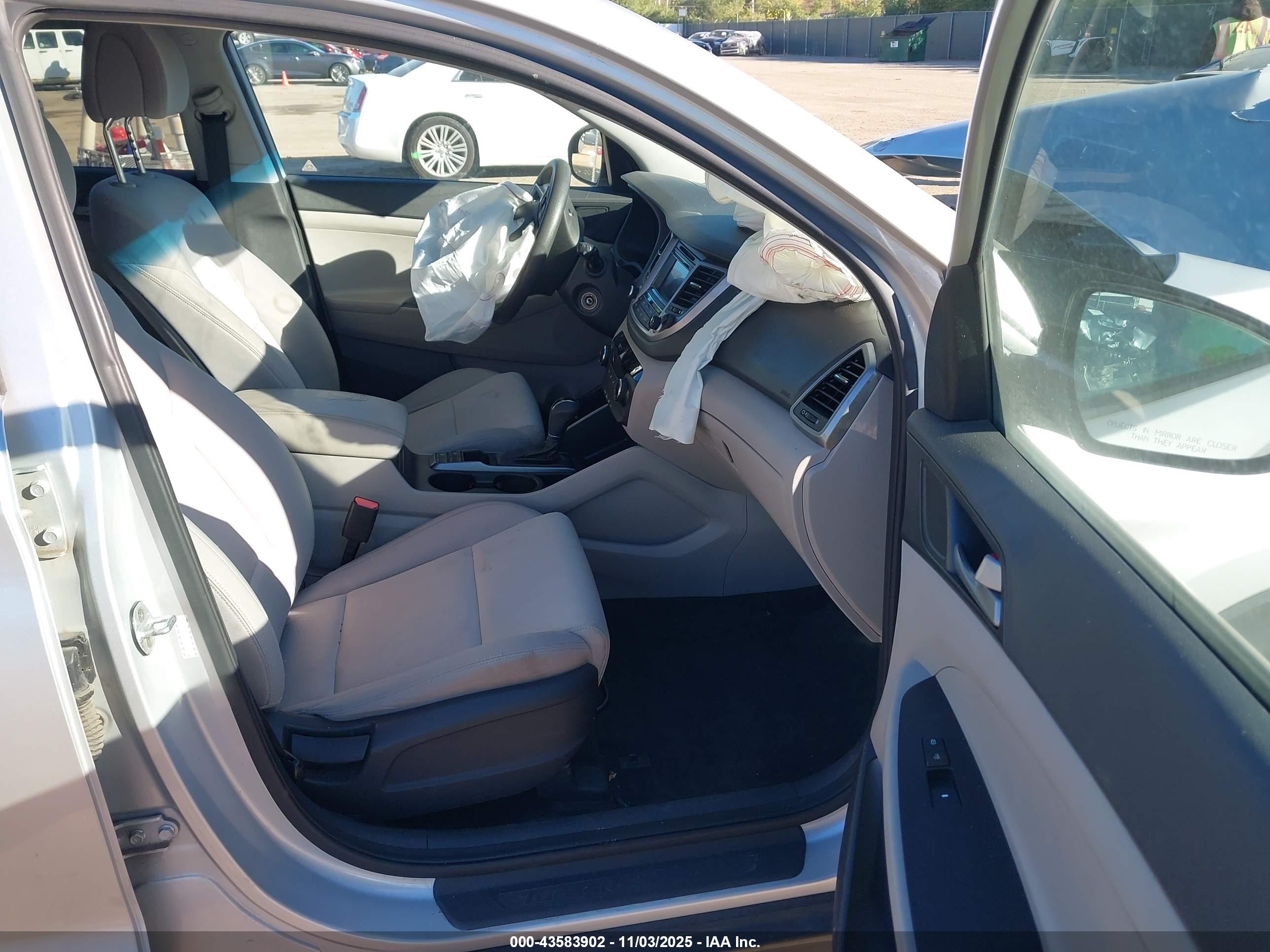 HYUNDAI TUCSON image 5