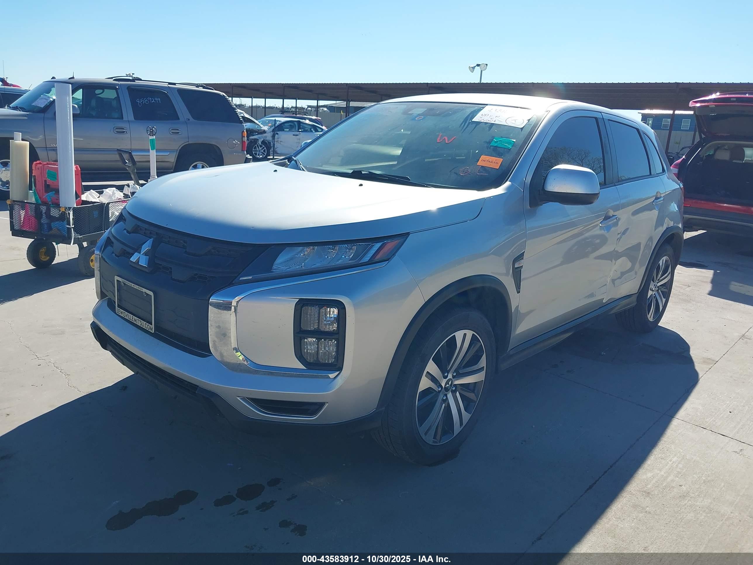 MITSUBISHI OUTLANDER image 2