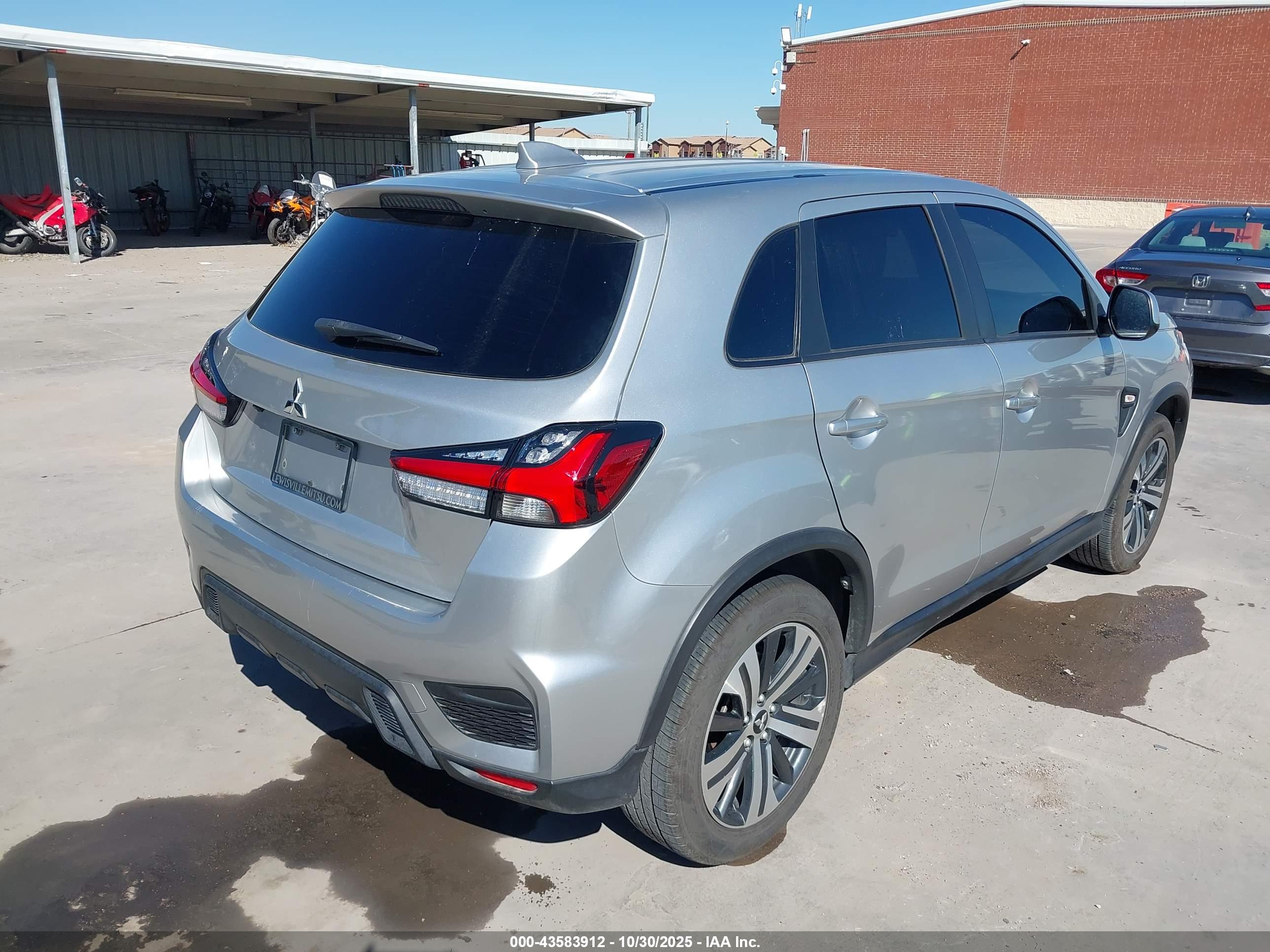 MITSUBISHI OUTLANDER image 4