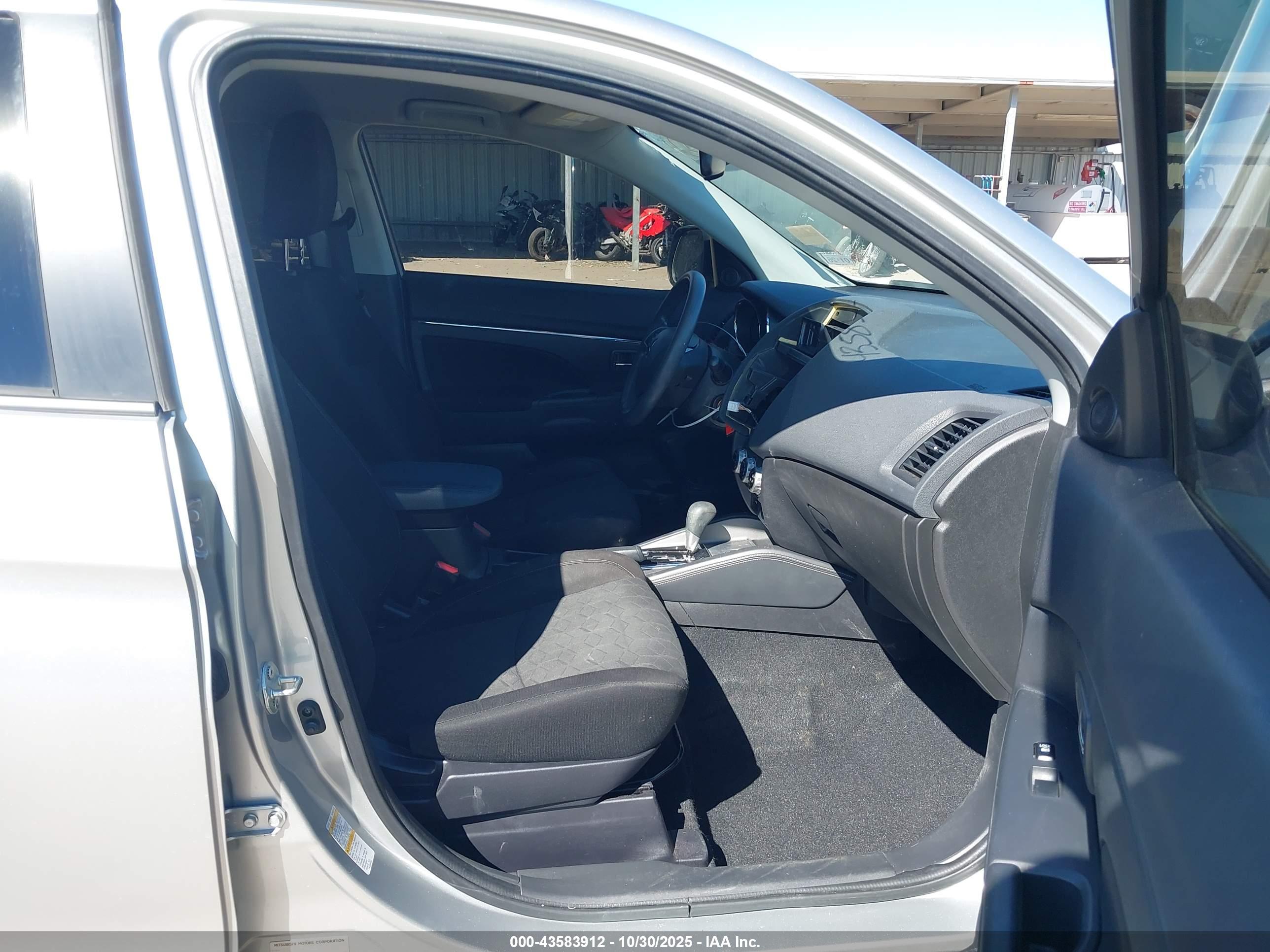 MITSUBISHI OUTLANDER image 5