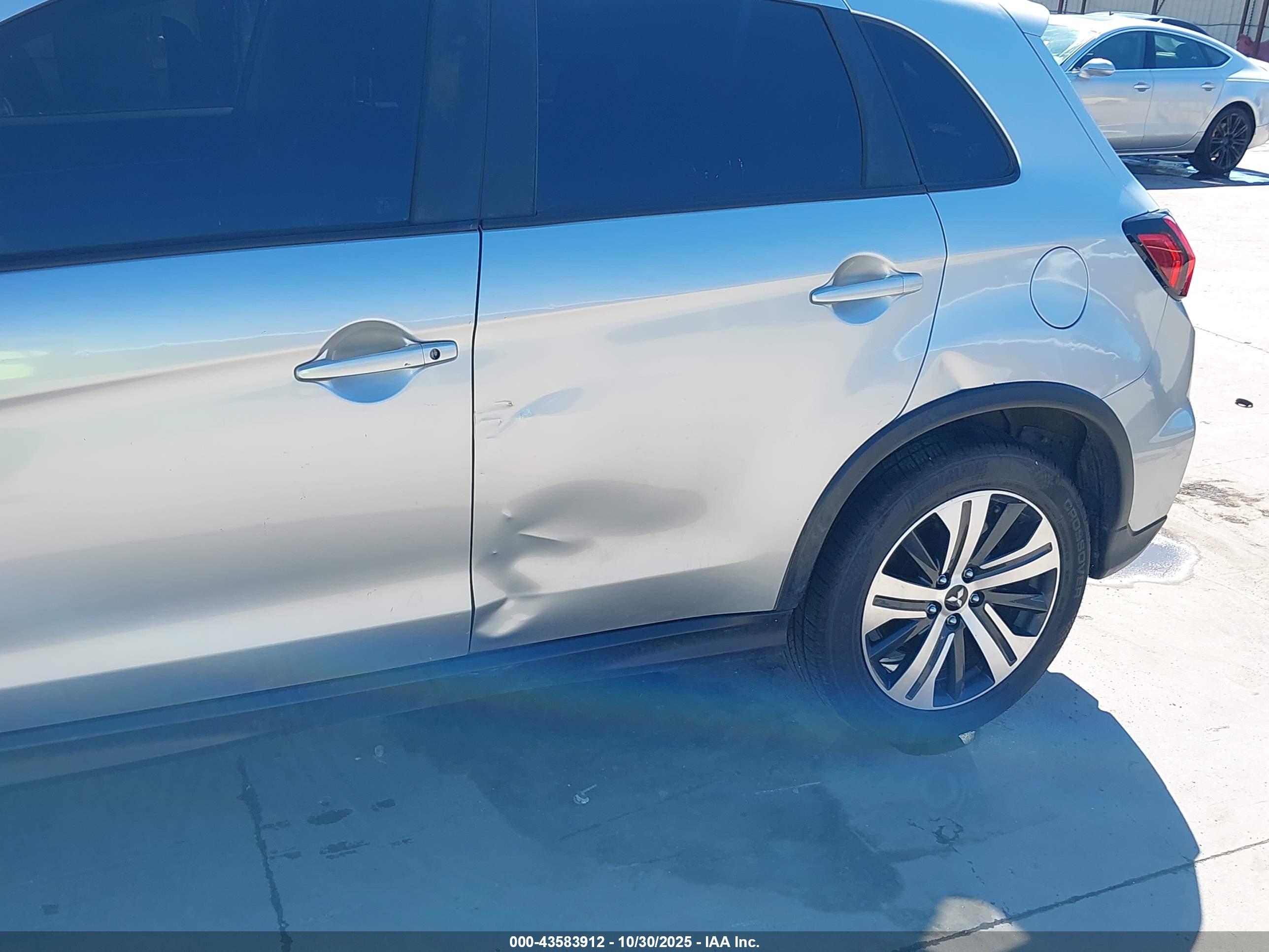 MITSUBISHI OUTLANDER image 6