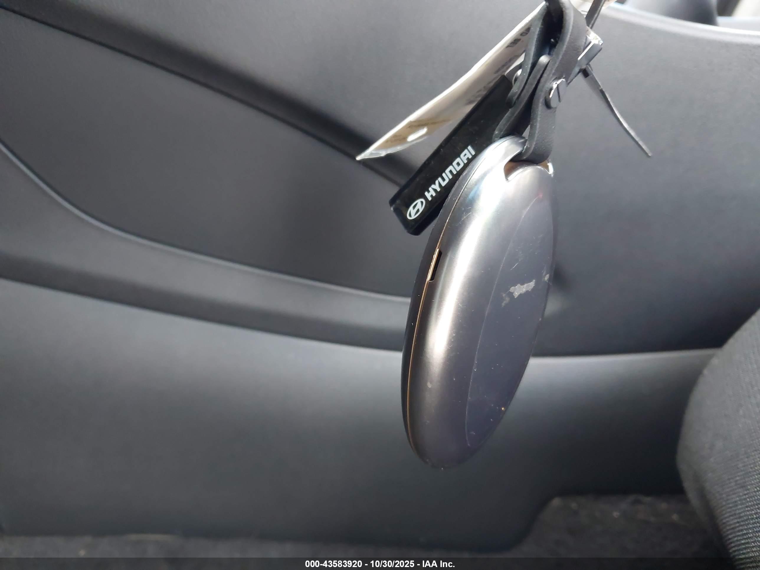 HYUNDAI TUCSON image 11