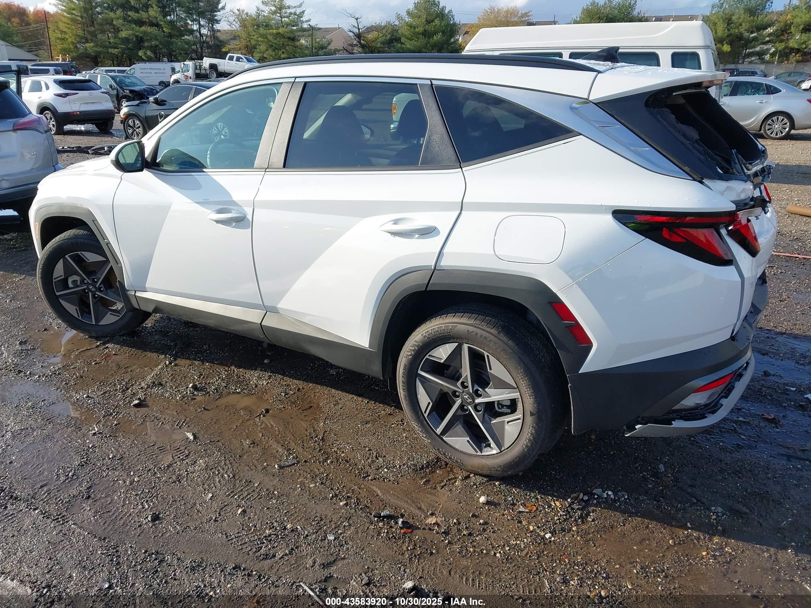 HYUNDAI TUCSON image 3