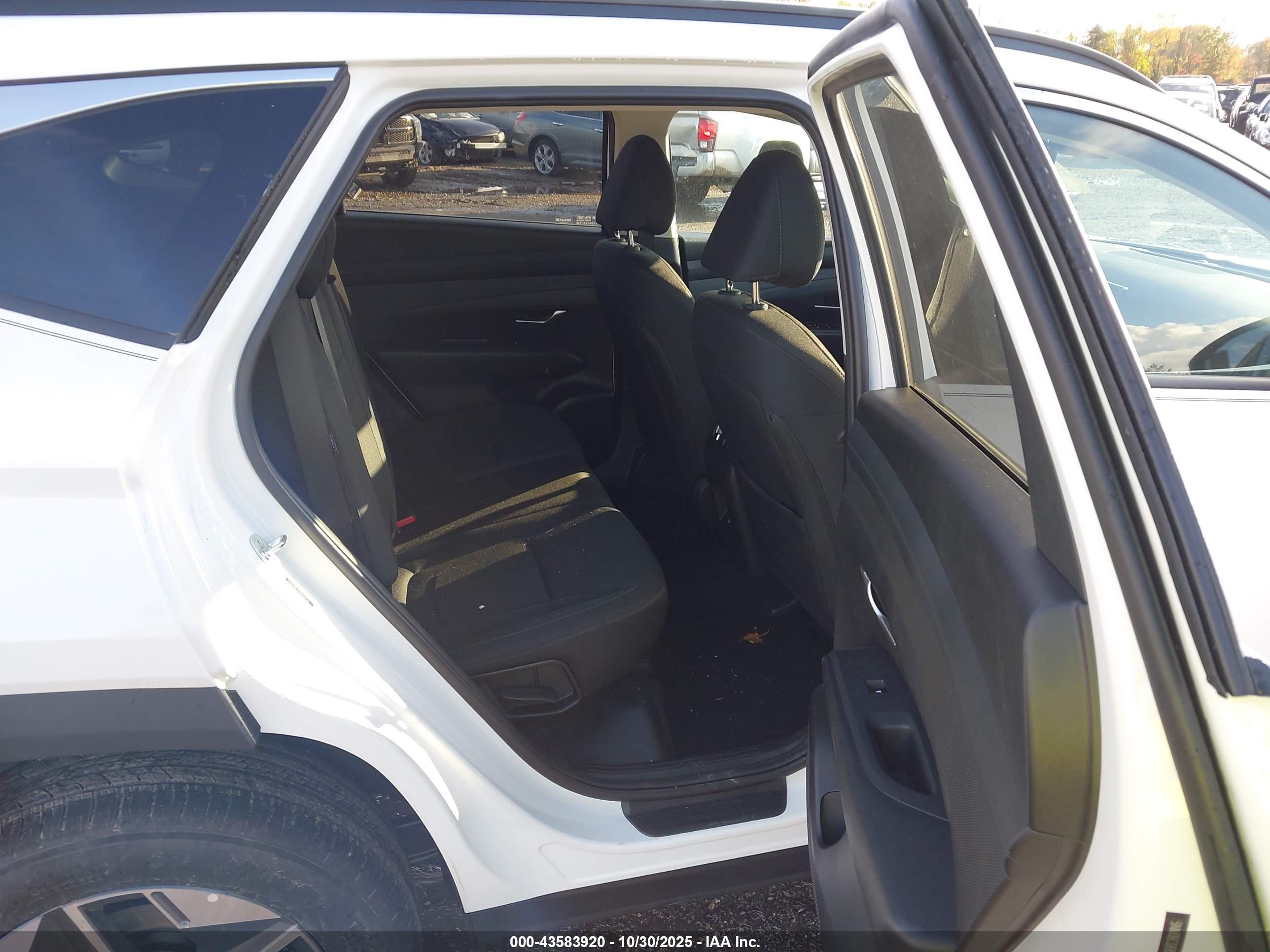 HYUNDAI TUCSON image 8