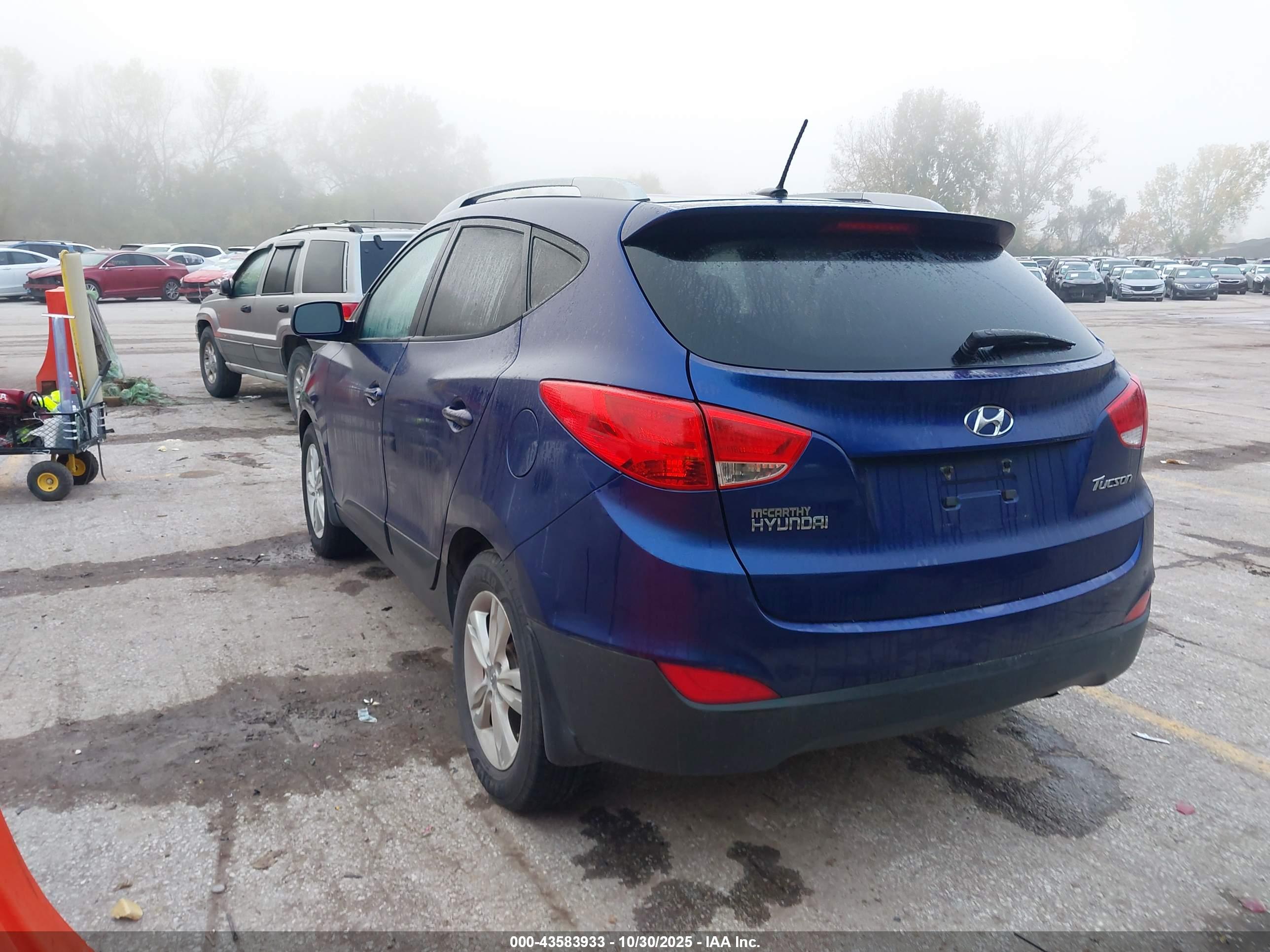 HYUNDAI TUCSON image 3