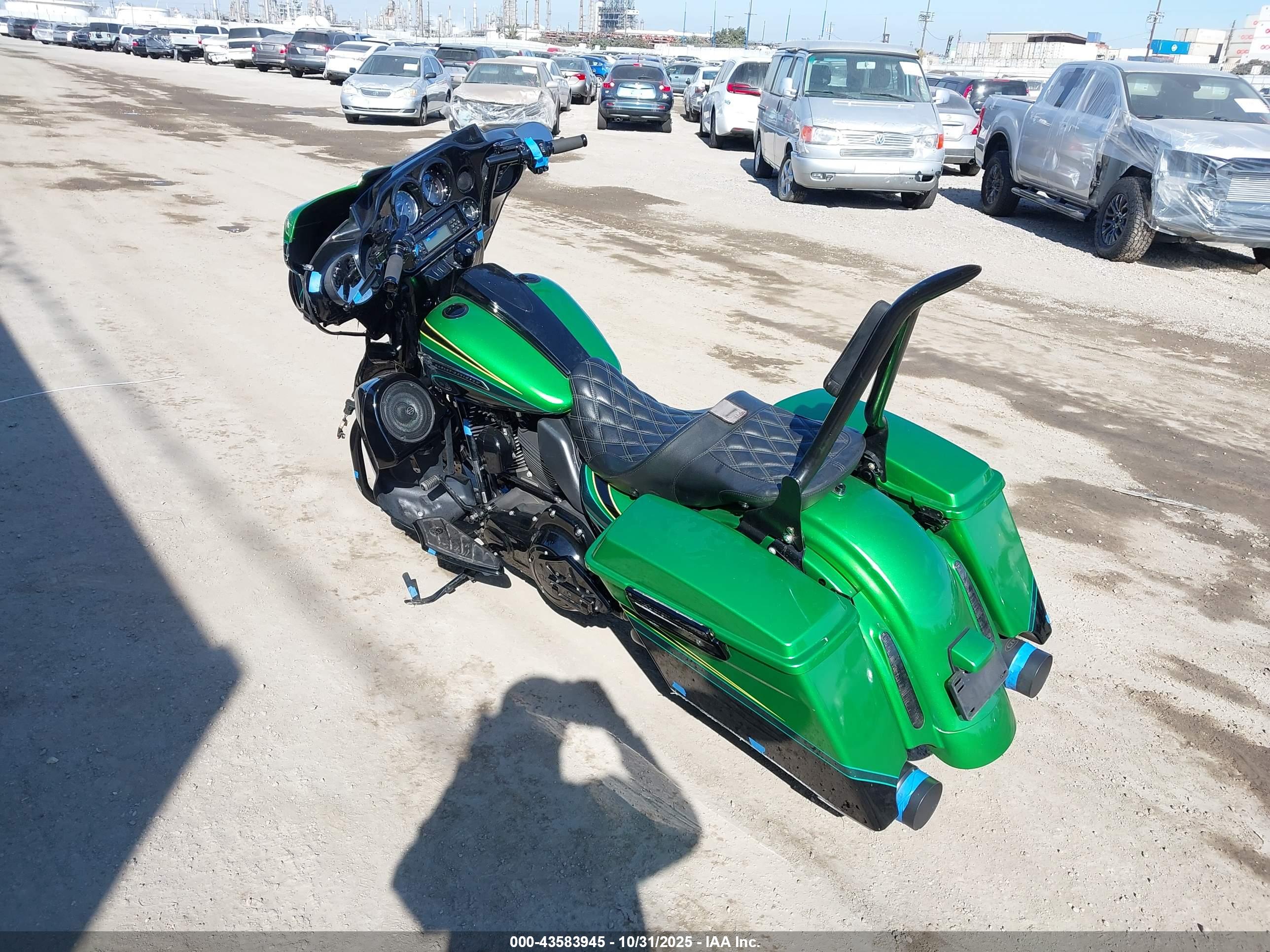 HARLEY-DAVIDSON FLHXSE2 image 3