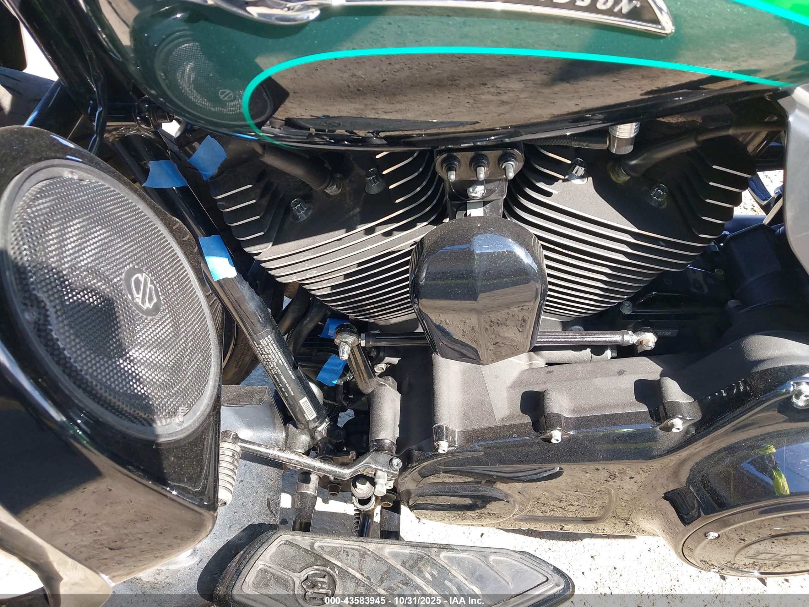 HARLEY-DAVIDSON FLHXSE2 image 9