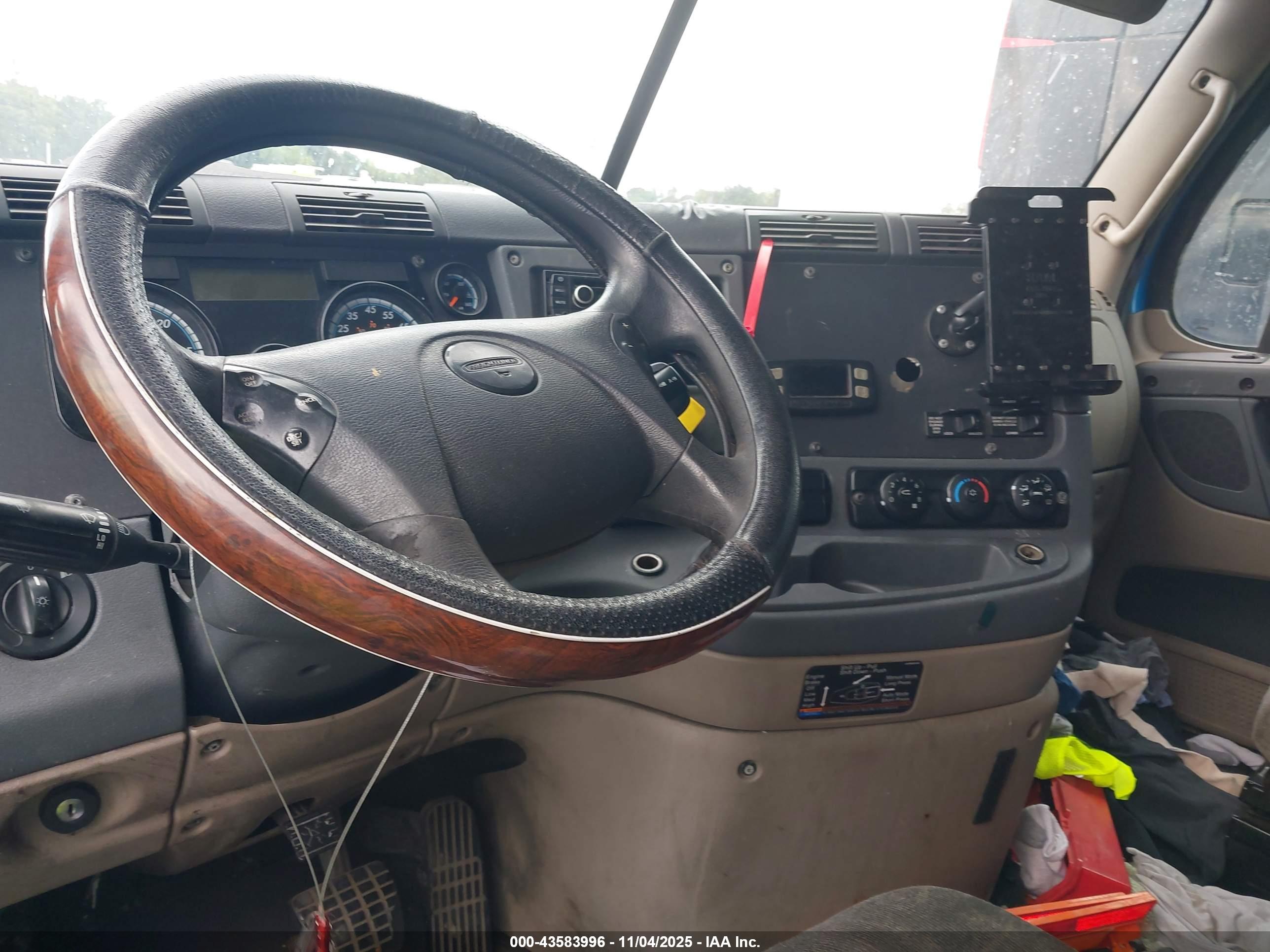 FREIGHTLINER CASCADIA image 7