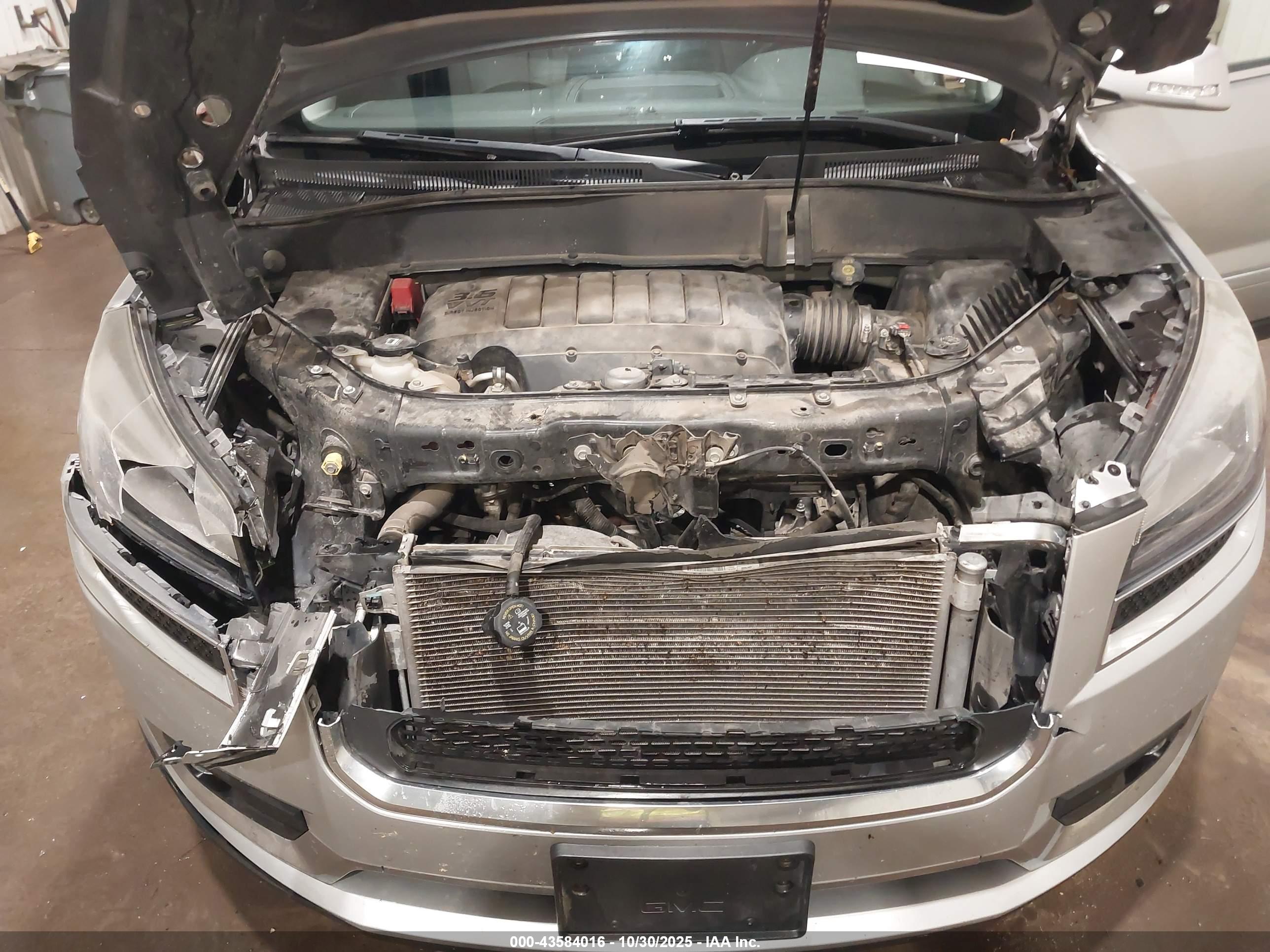 GMC ACADIA image 10