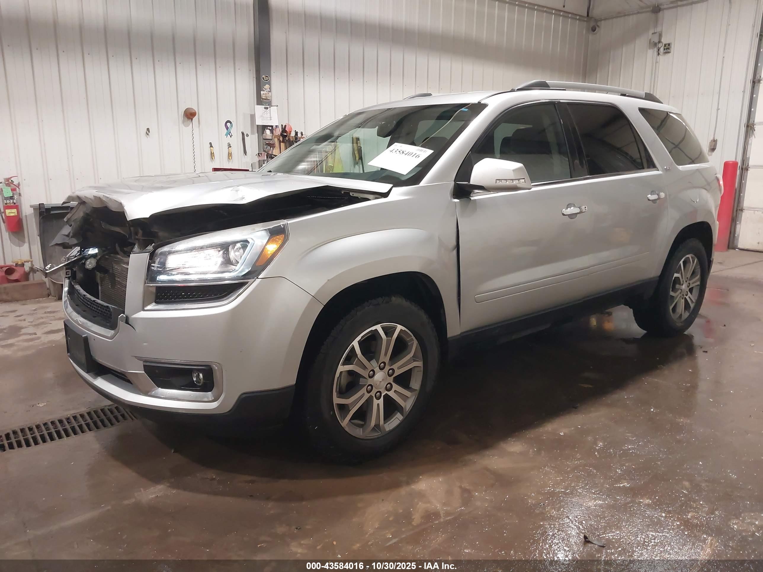 GMC ACADIA image 2