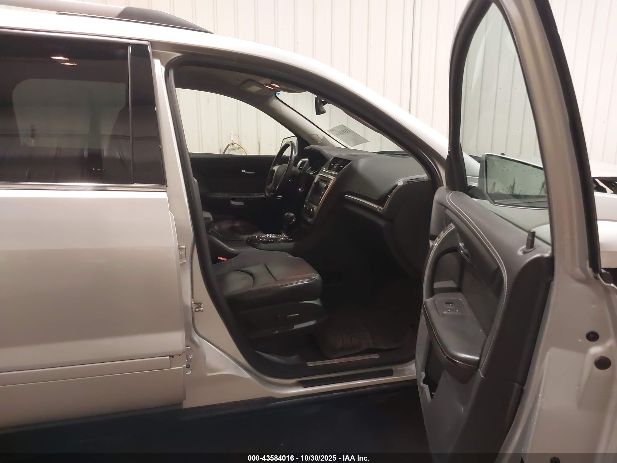 GMC ACADIA image 5