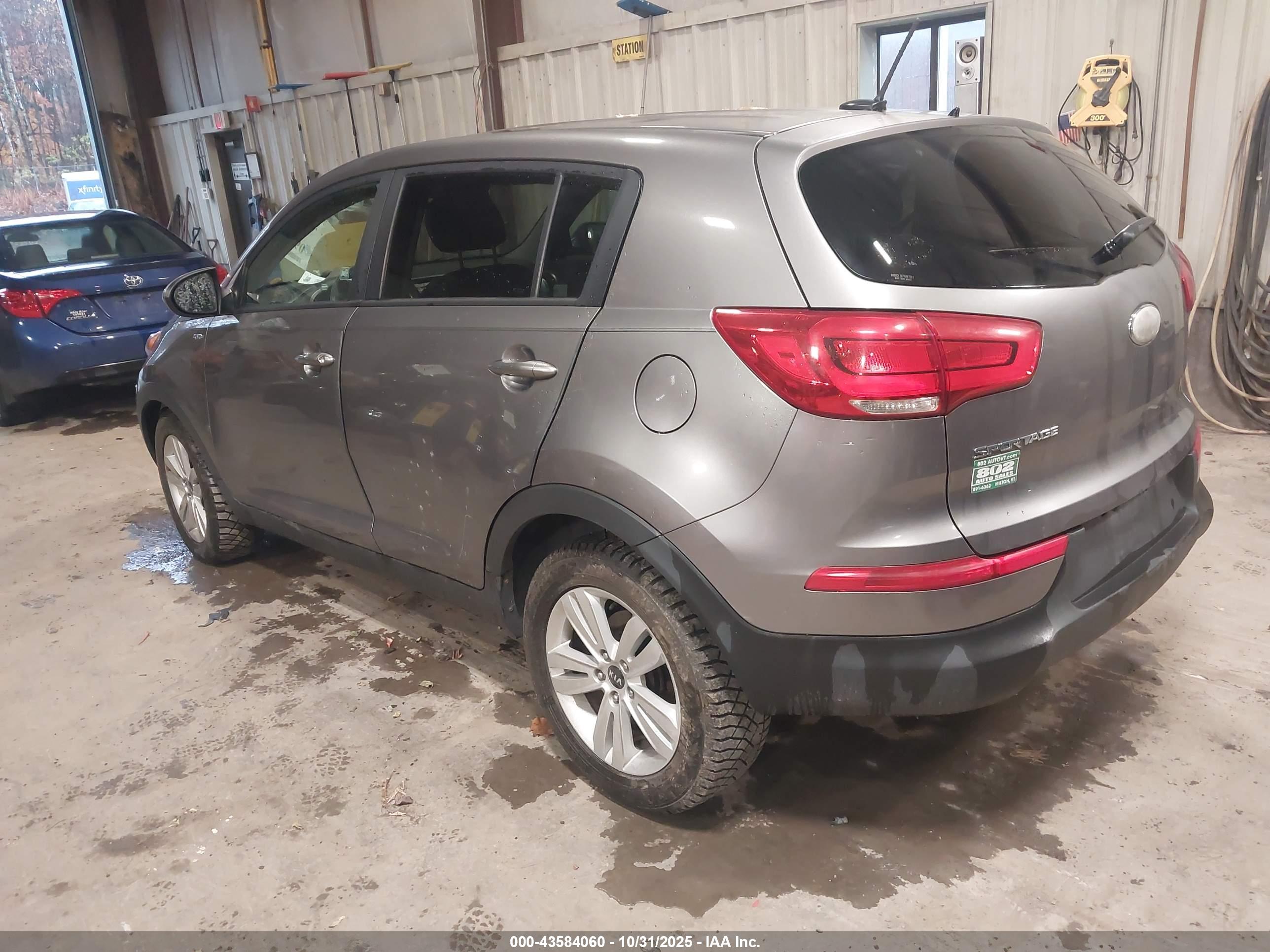 KIA SPORTAGE image 3