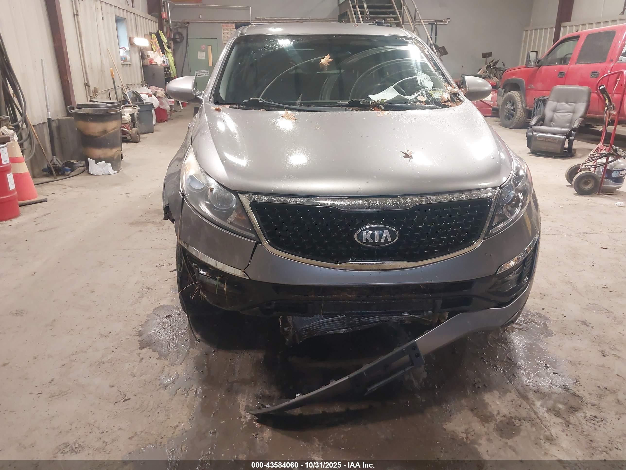 KIA SPORTAGE image 6