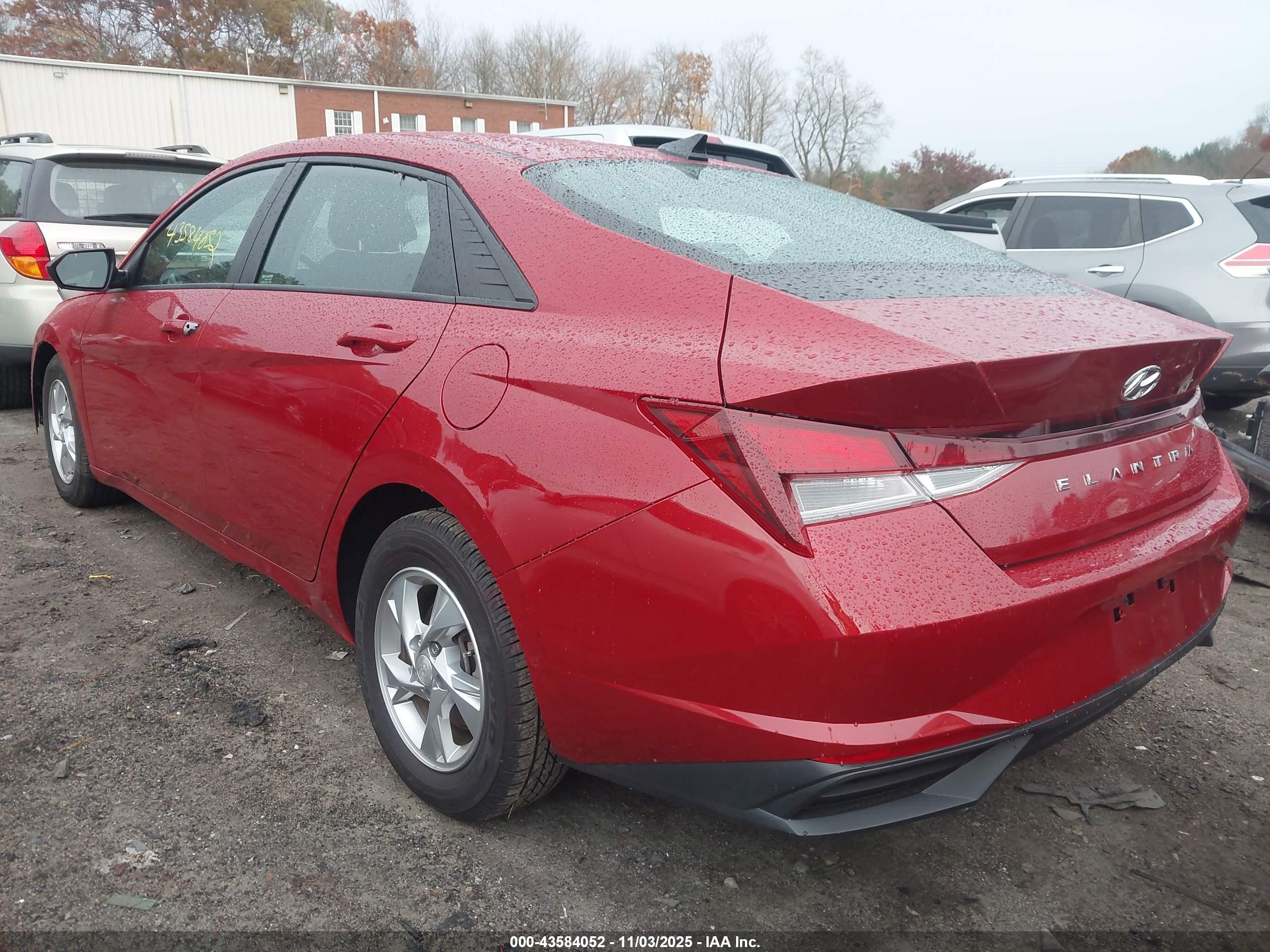HYUNDAI ELANTRA image 3
