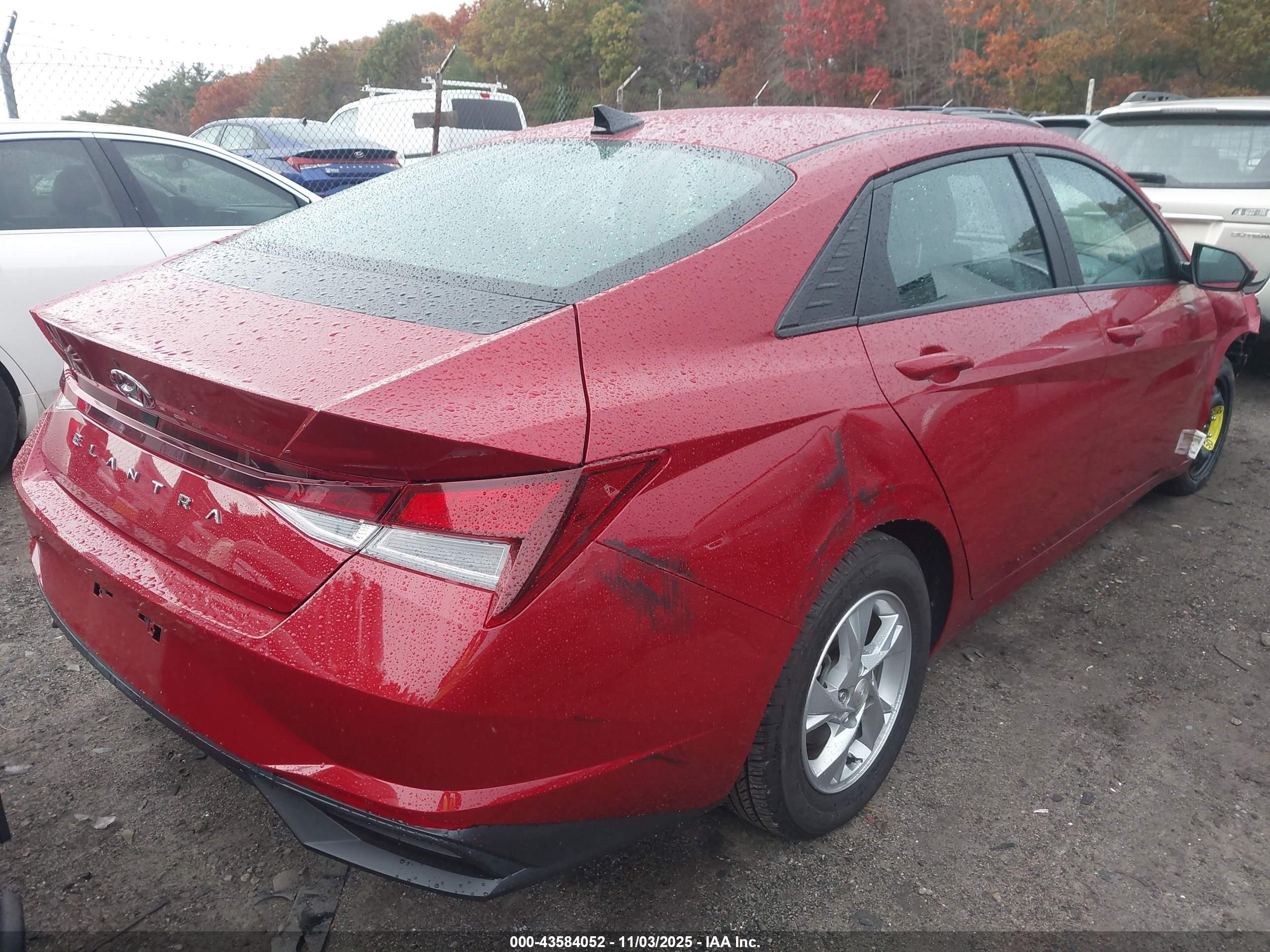 HYUNDAI ELANTRA image 4
