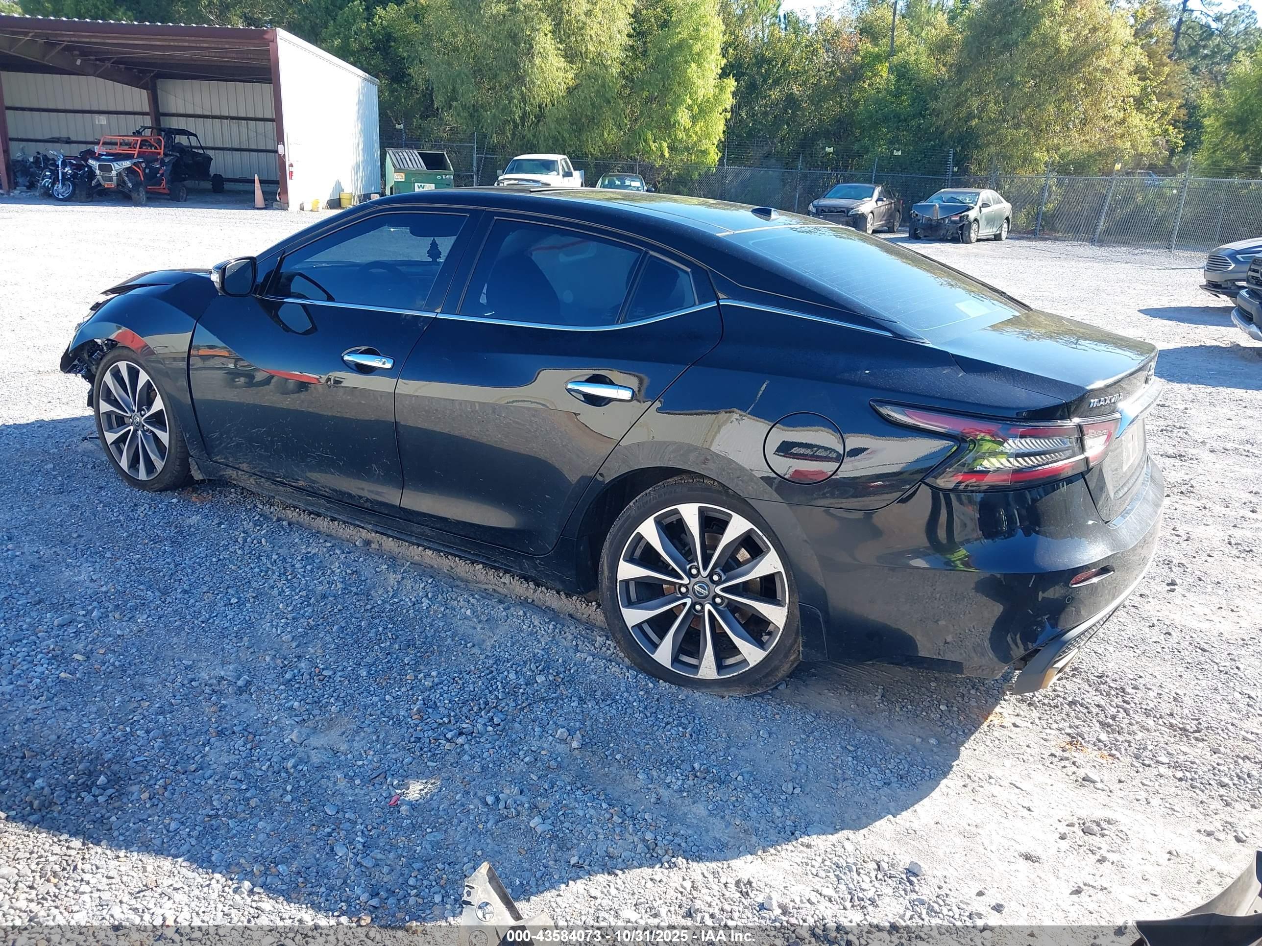 NISSAN MAXIMA image 3