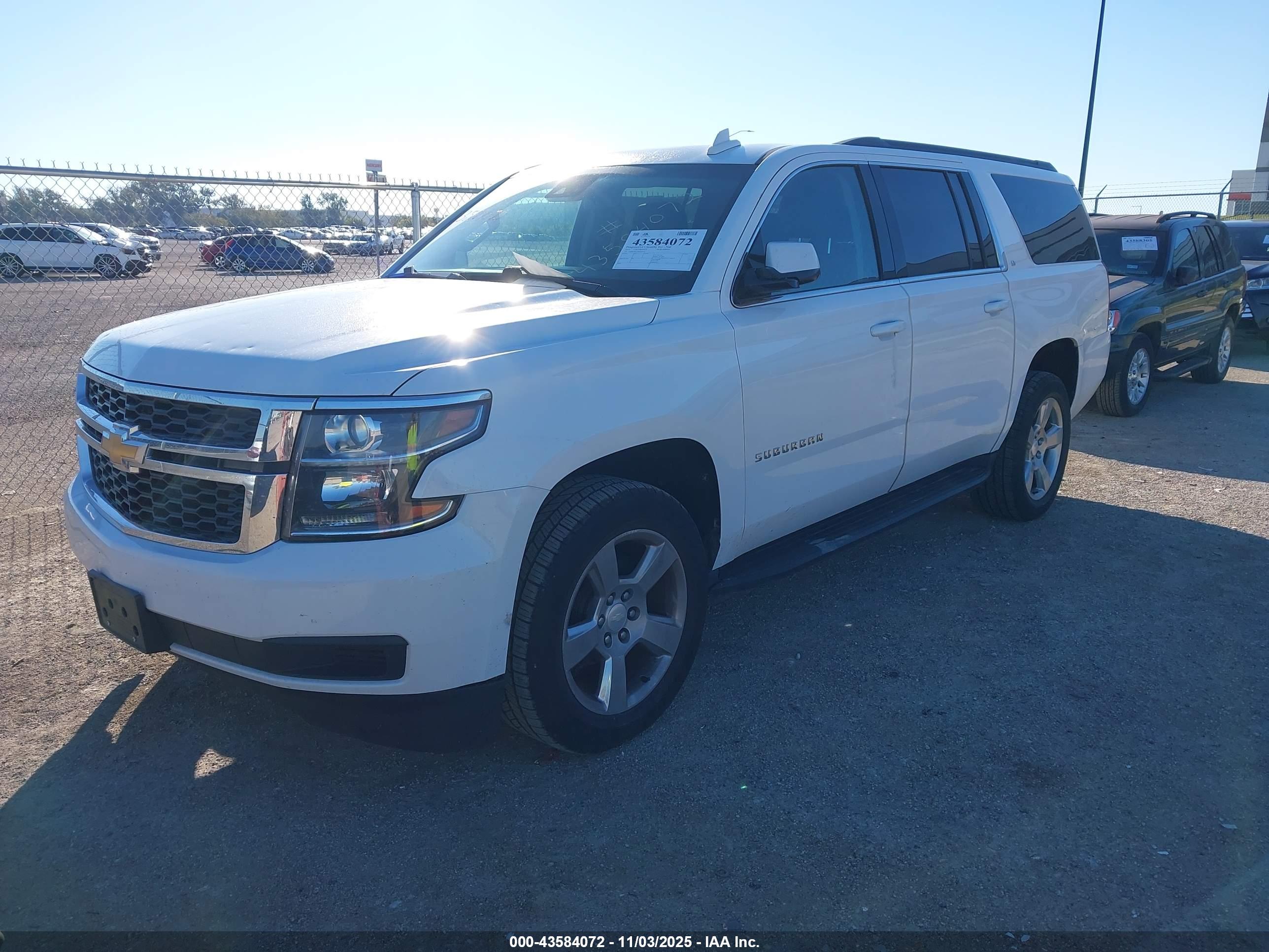 CHEVROLET SUBURBAN image 2