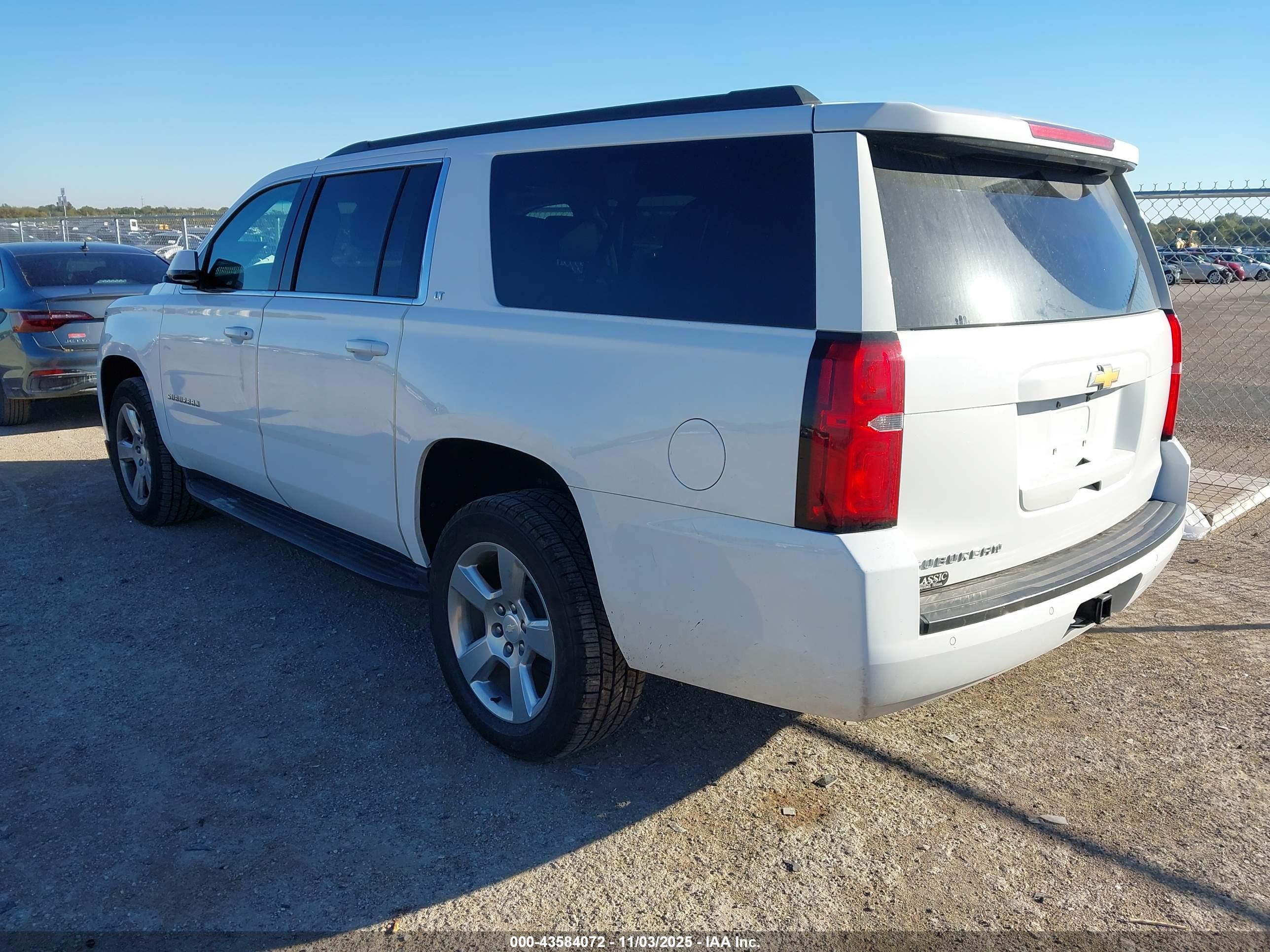 CHEVROLET SUBURBAN image 3