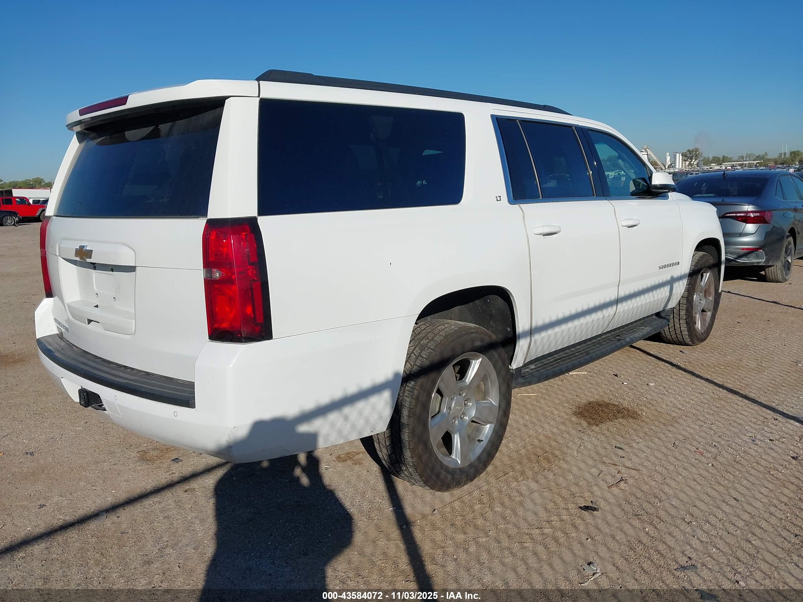 CHEVROLET SUBURBAN image 4