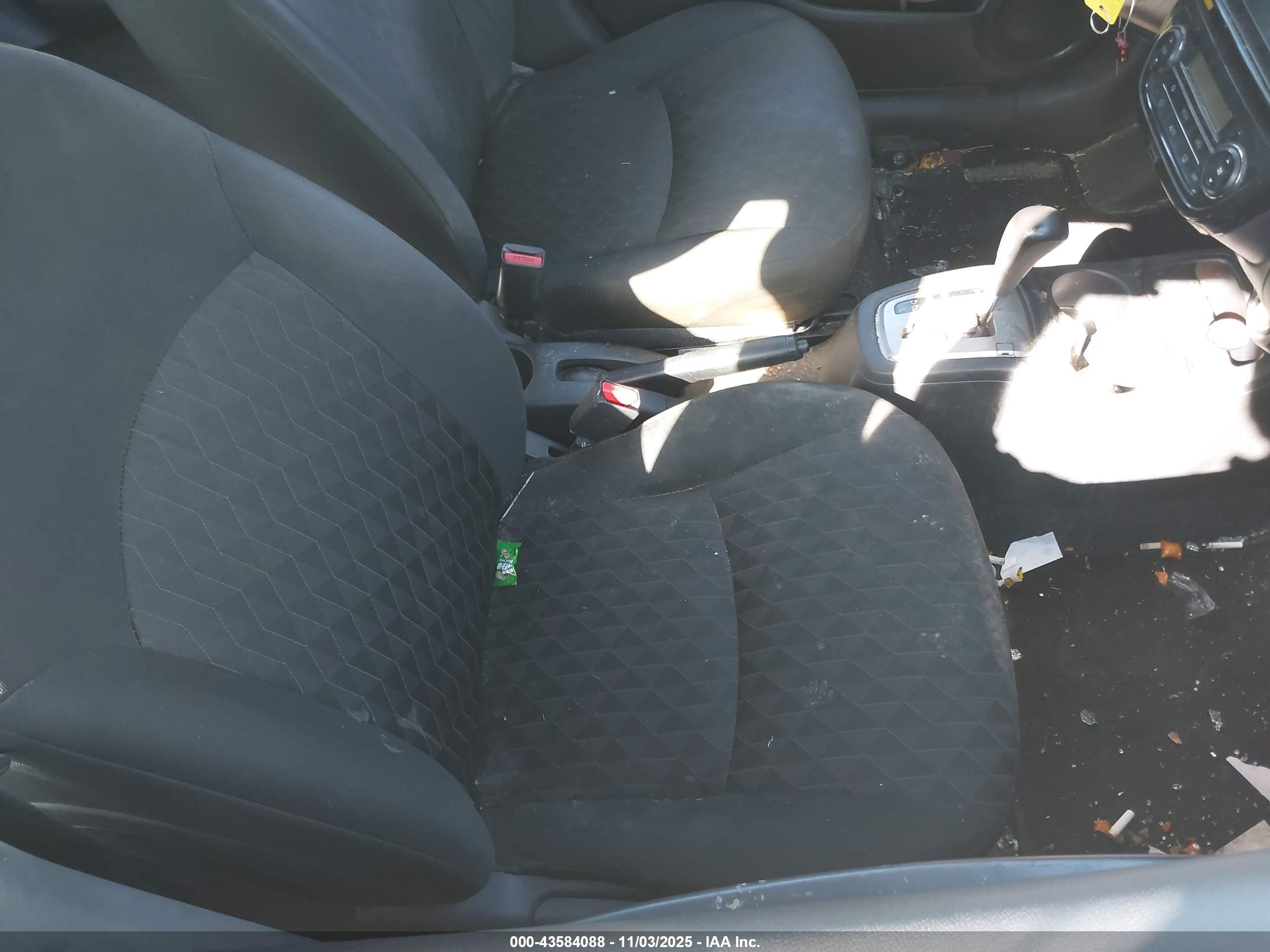 MITSUBISHI MIRAGE image 5