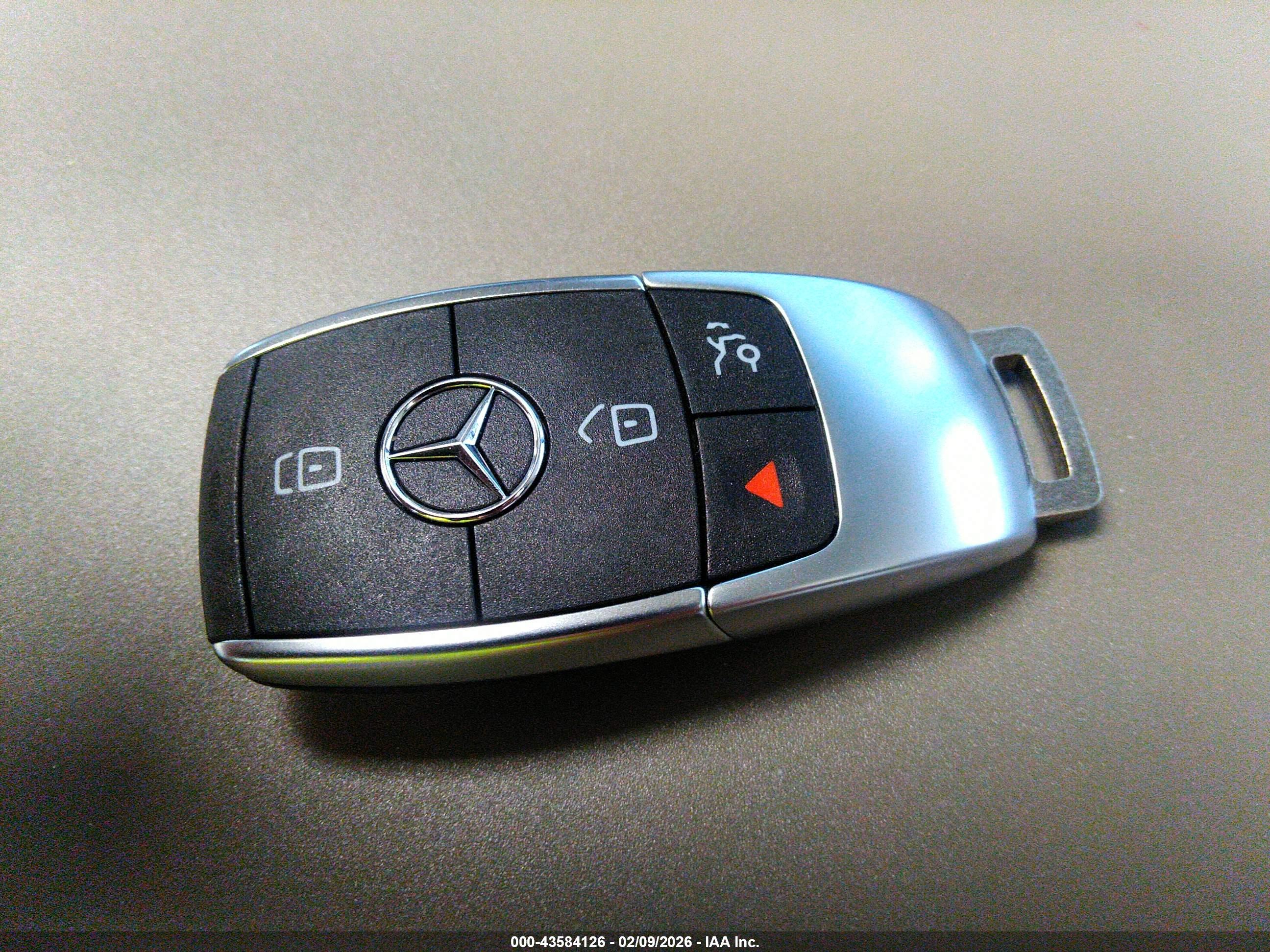 MERCEDES-BENZ GLA image 11