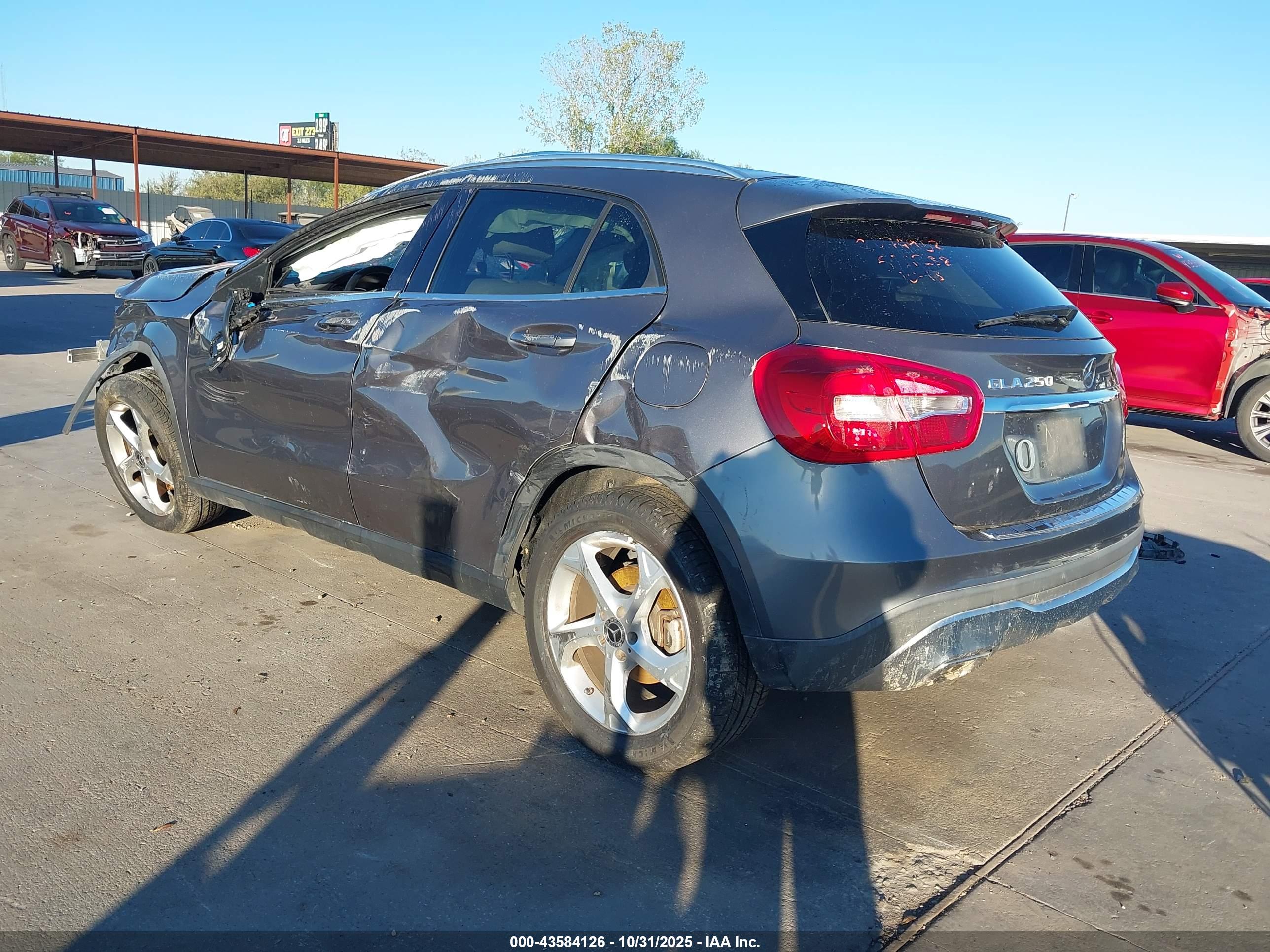 MERCEDES-BENZ GLA image 3