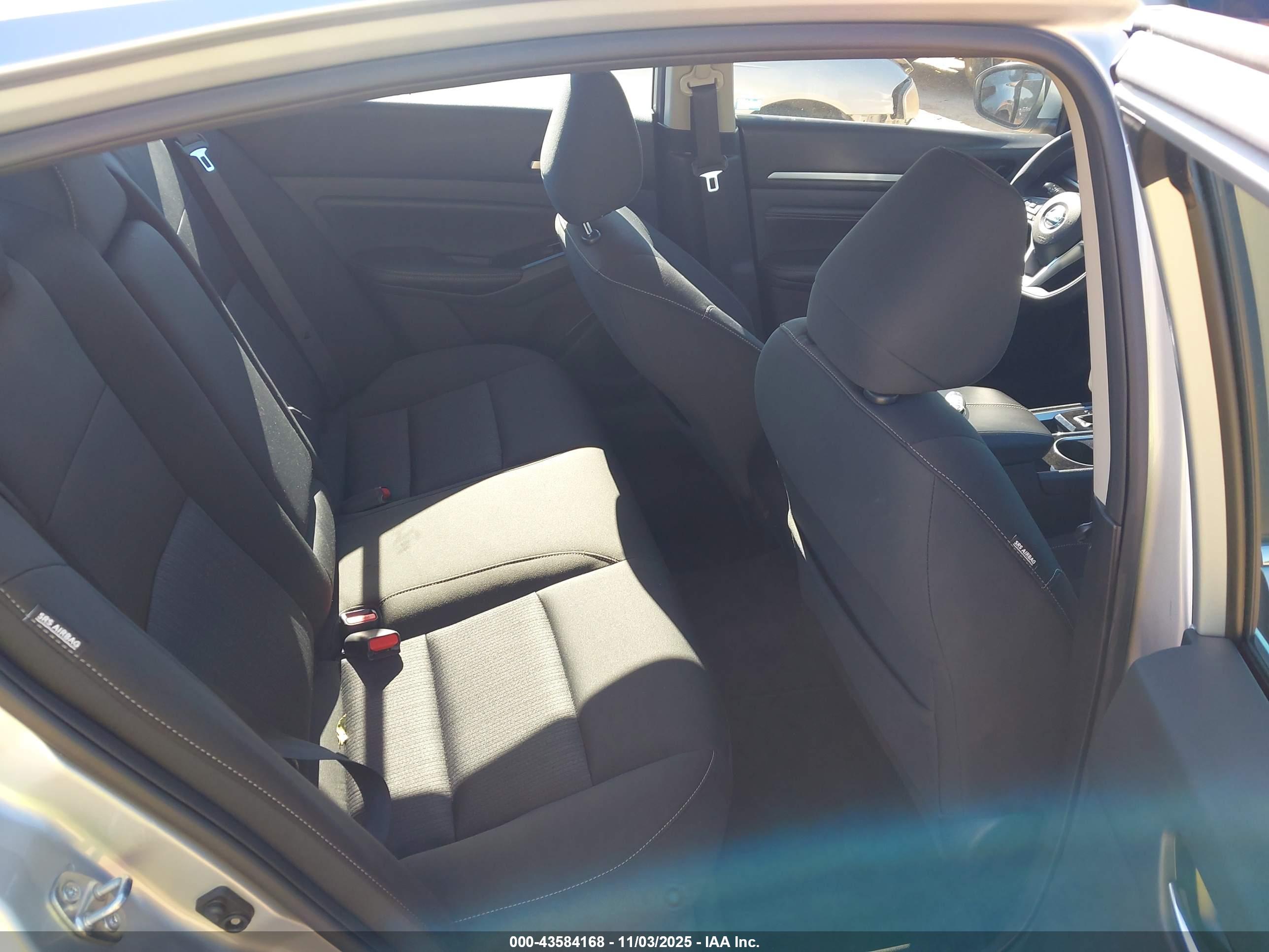 NISSAN ALTIMA image 8