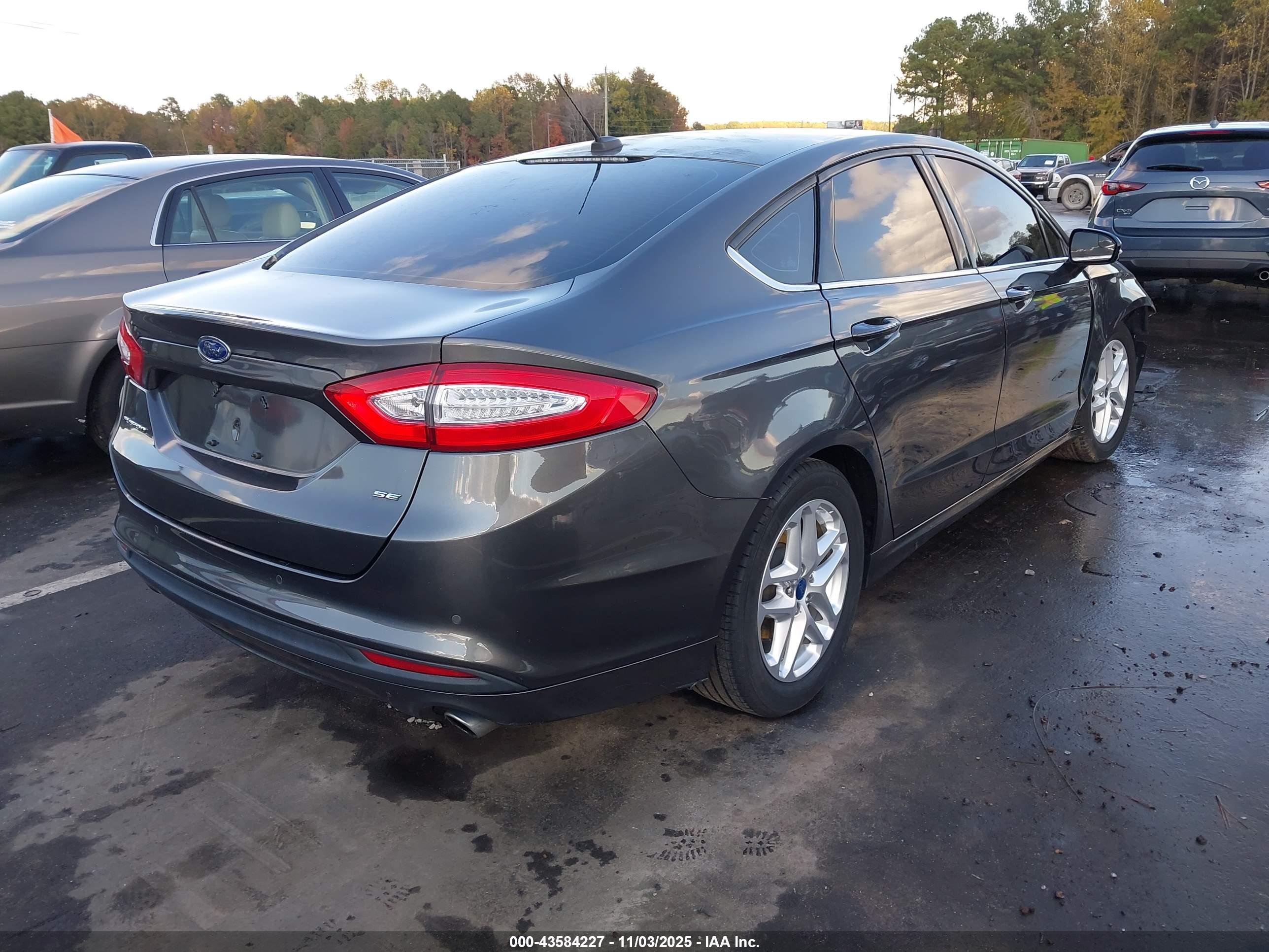 FORD FUSION image 4