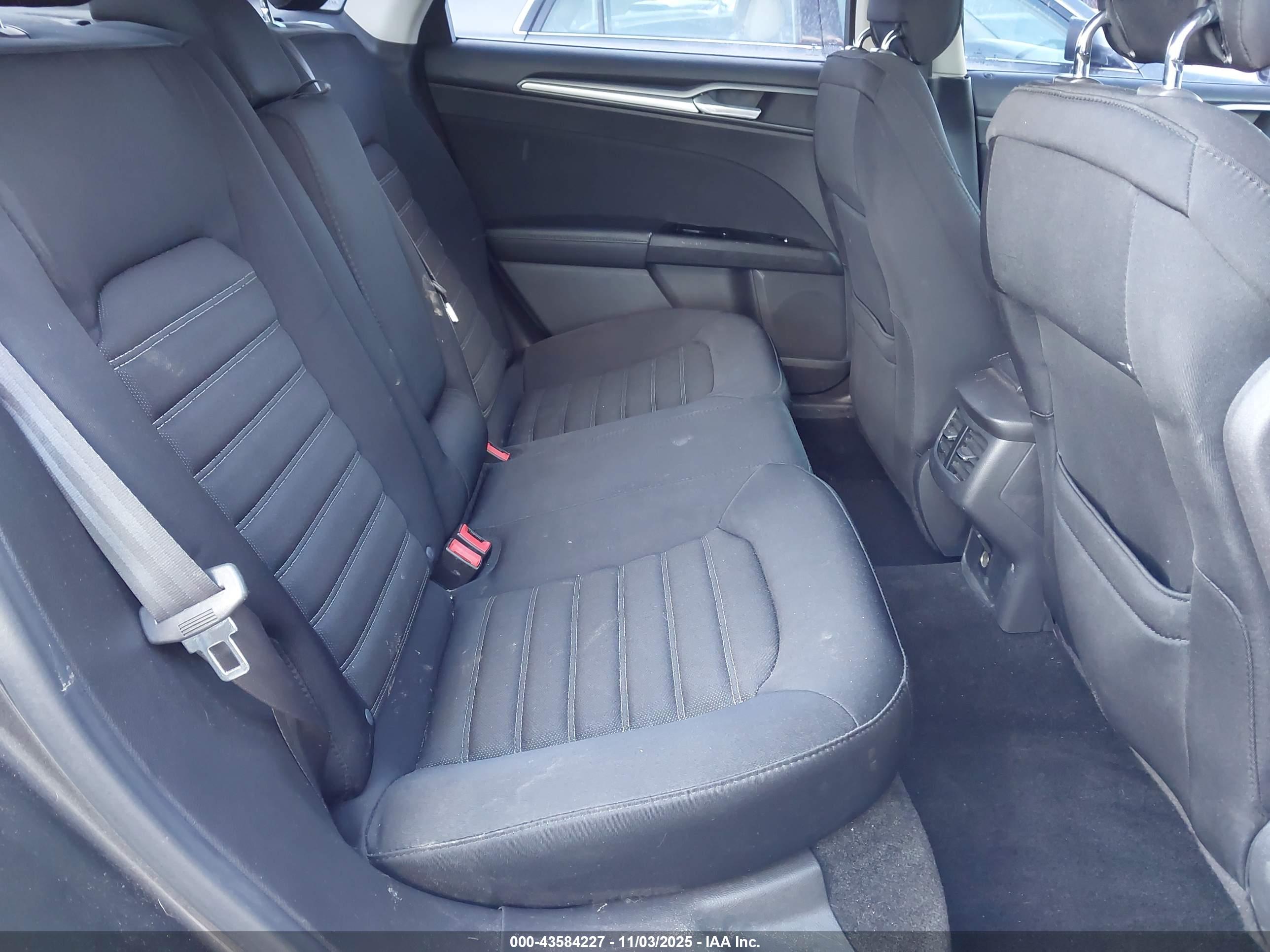 FORD FUSION image 8