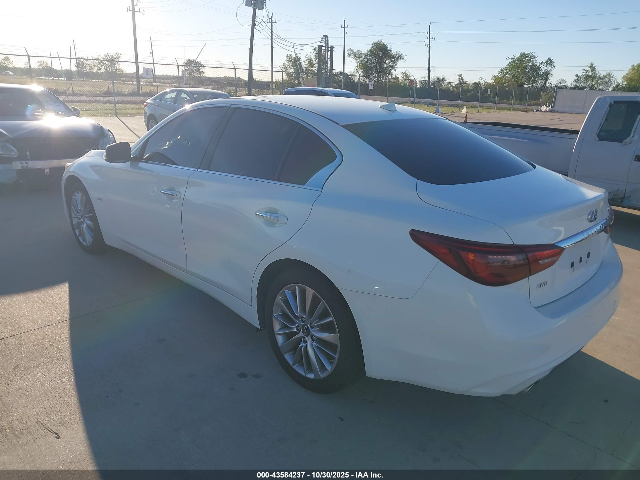 INFINITI Q50 image 3