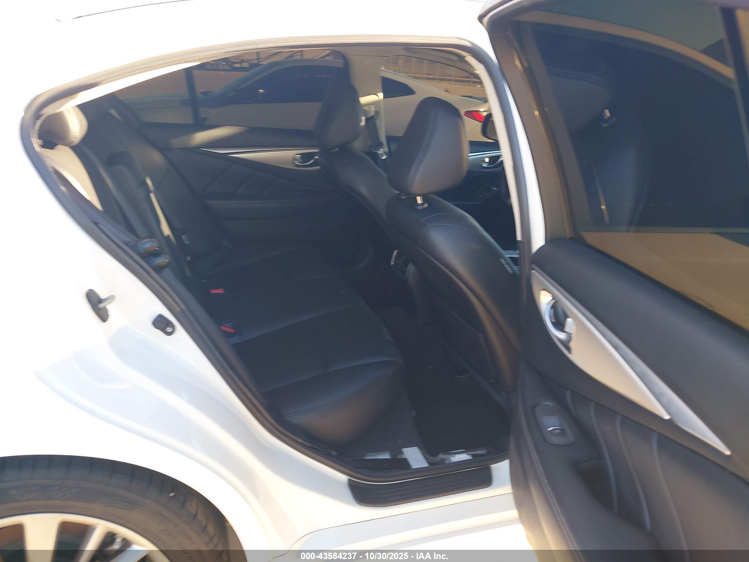 INFINITI Q50 image 8