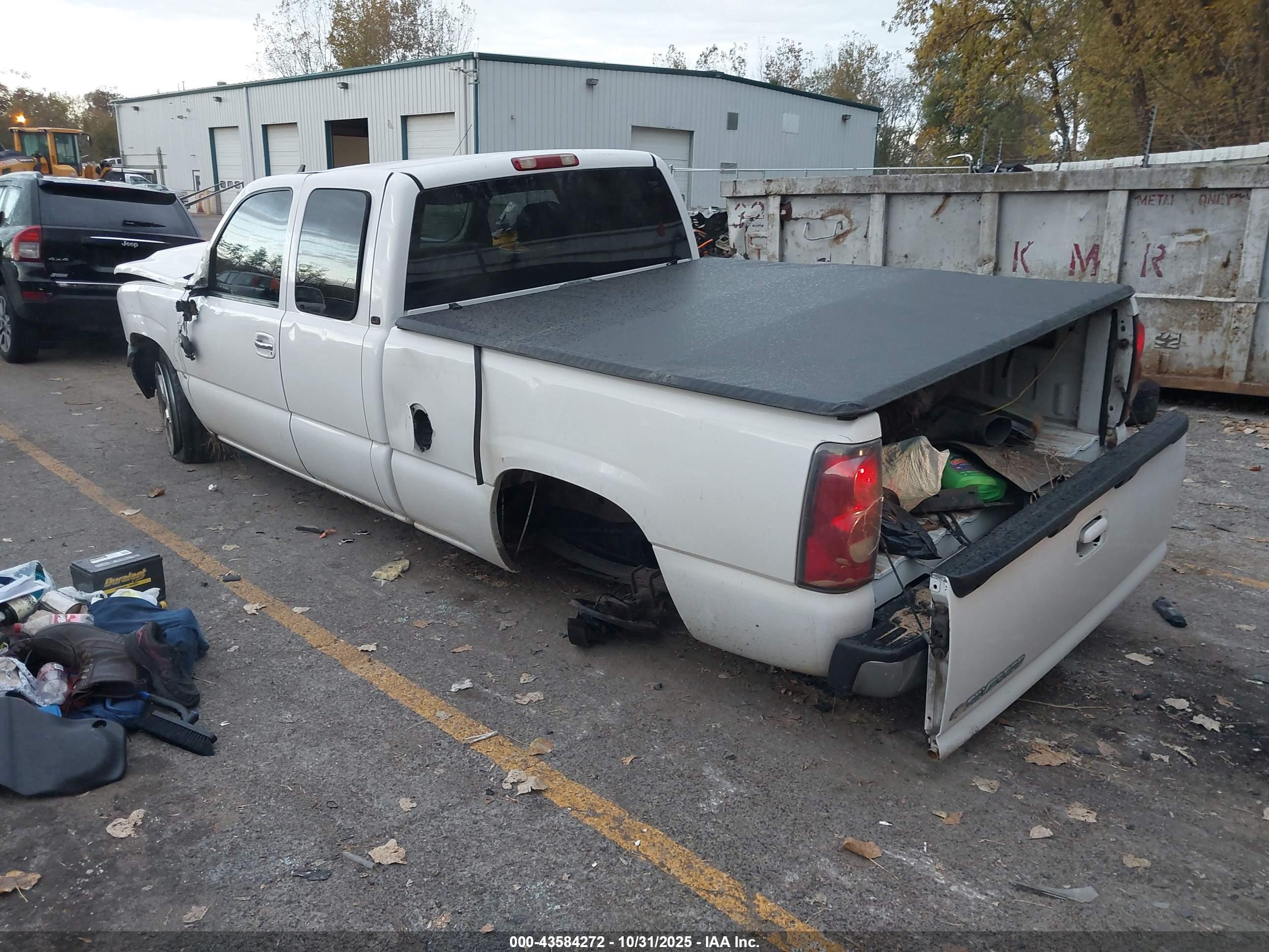 CHEVROLET SILVERADO image 3