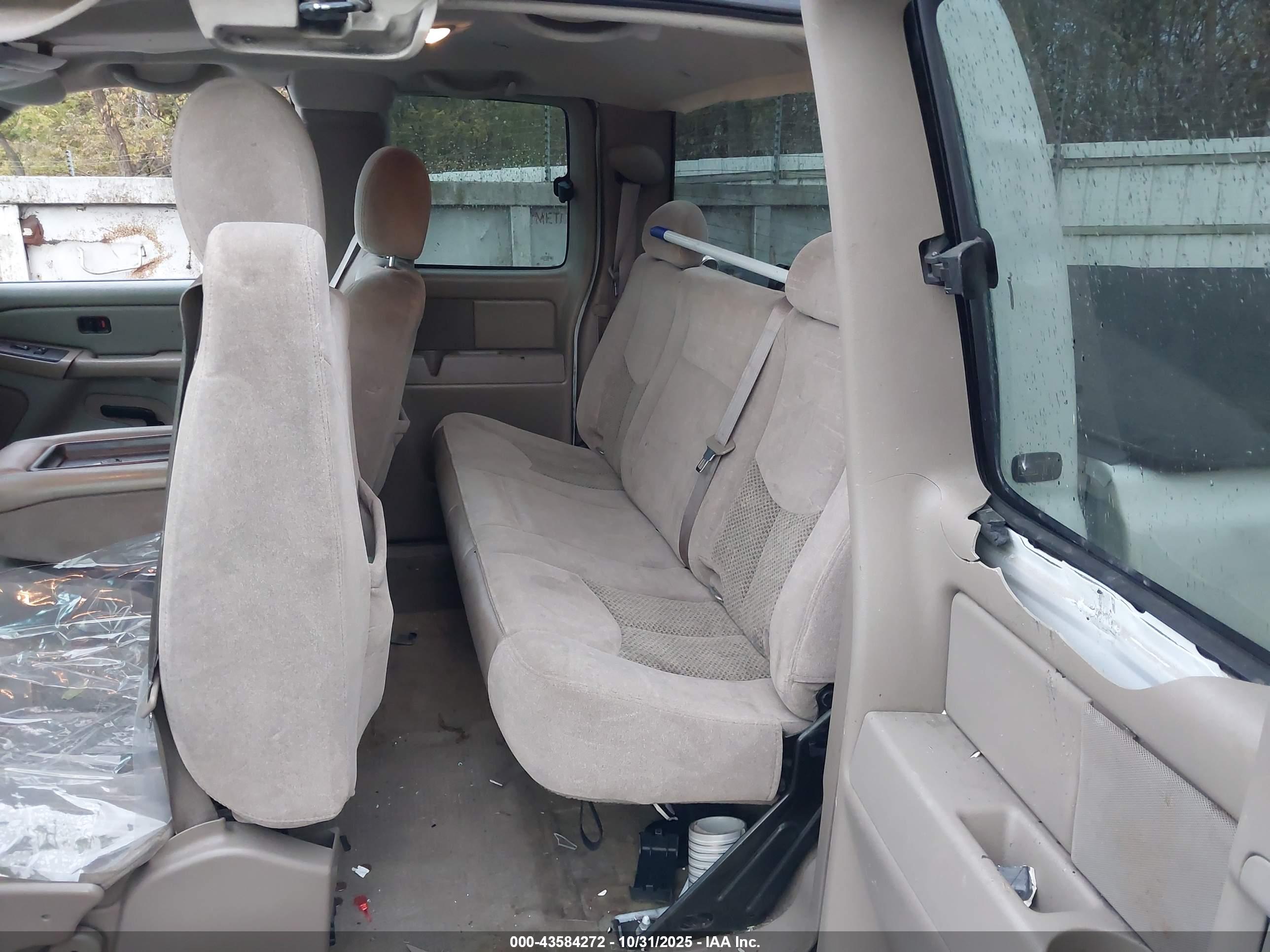 CHEVROLET SILVERADO image 8