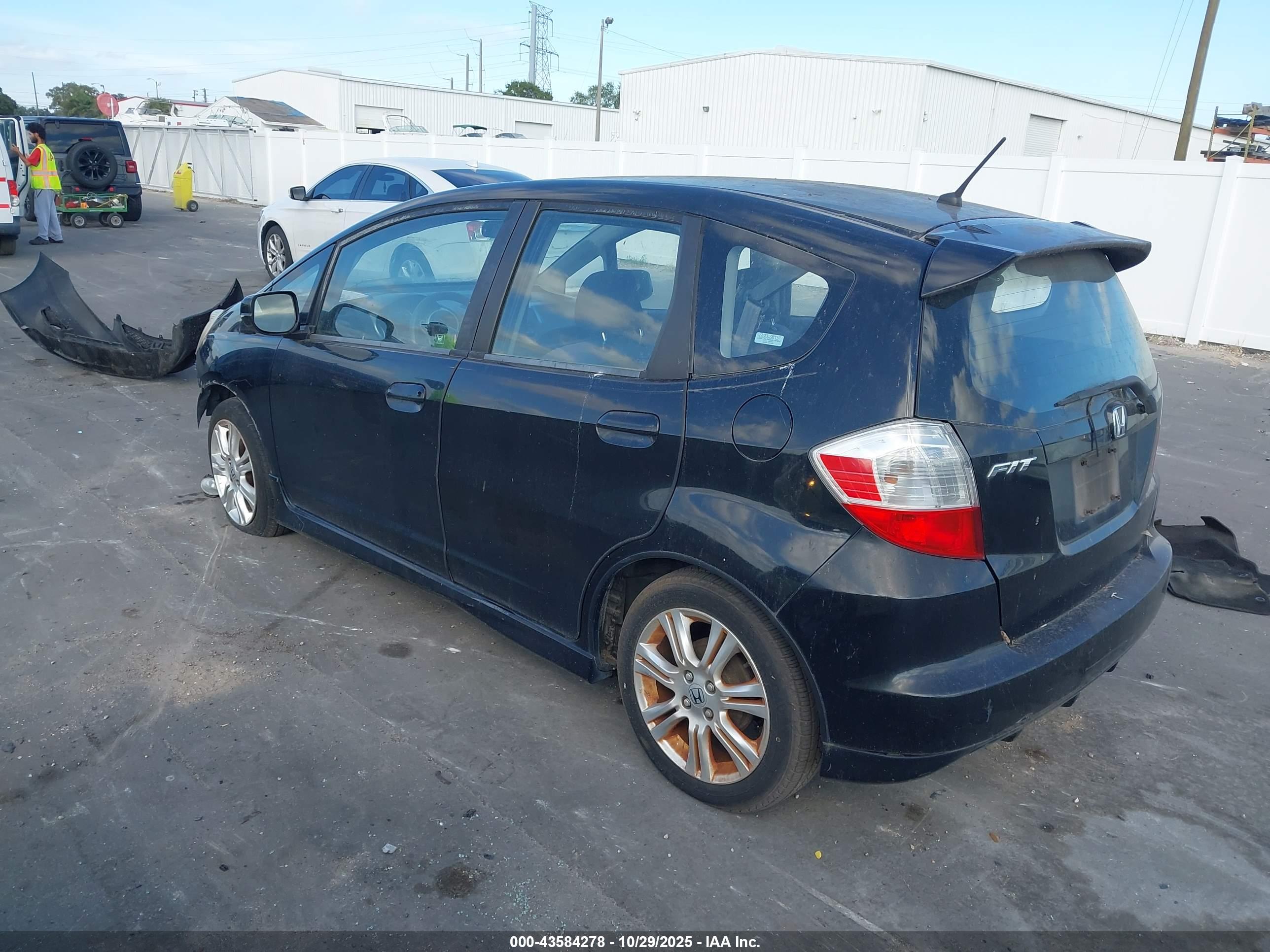 HONDA FIT image 3