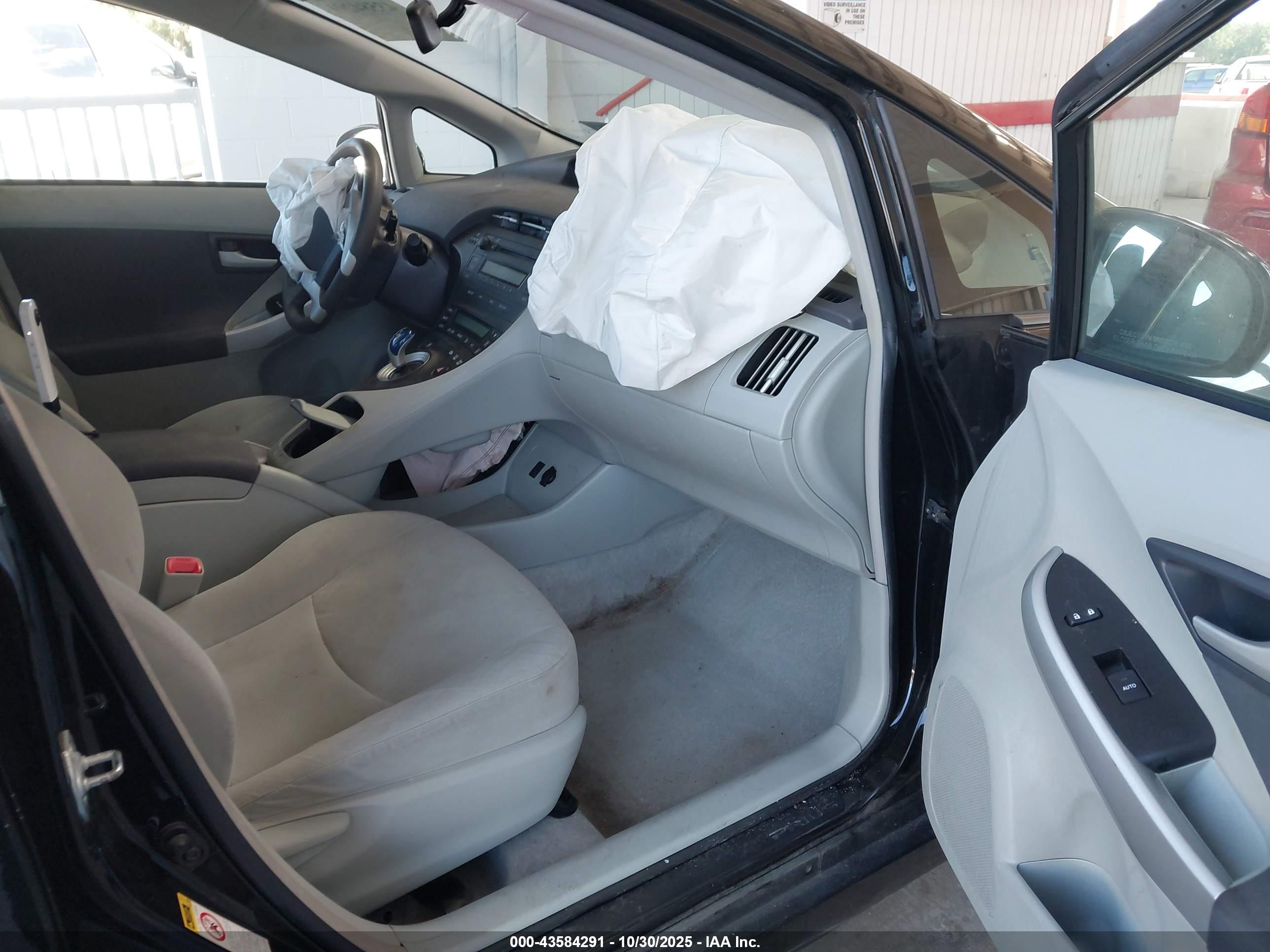 TOYOTA PRIUS image 5
