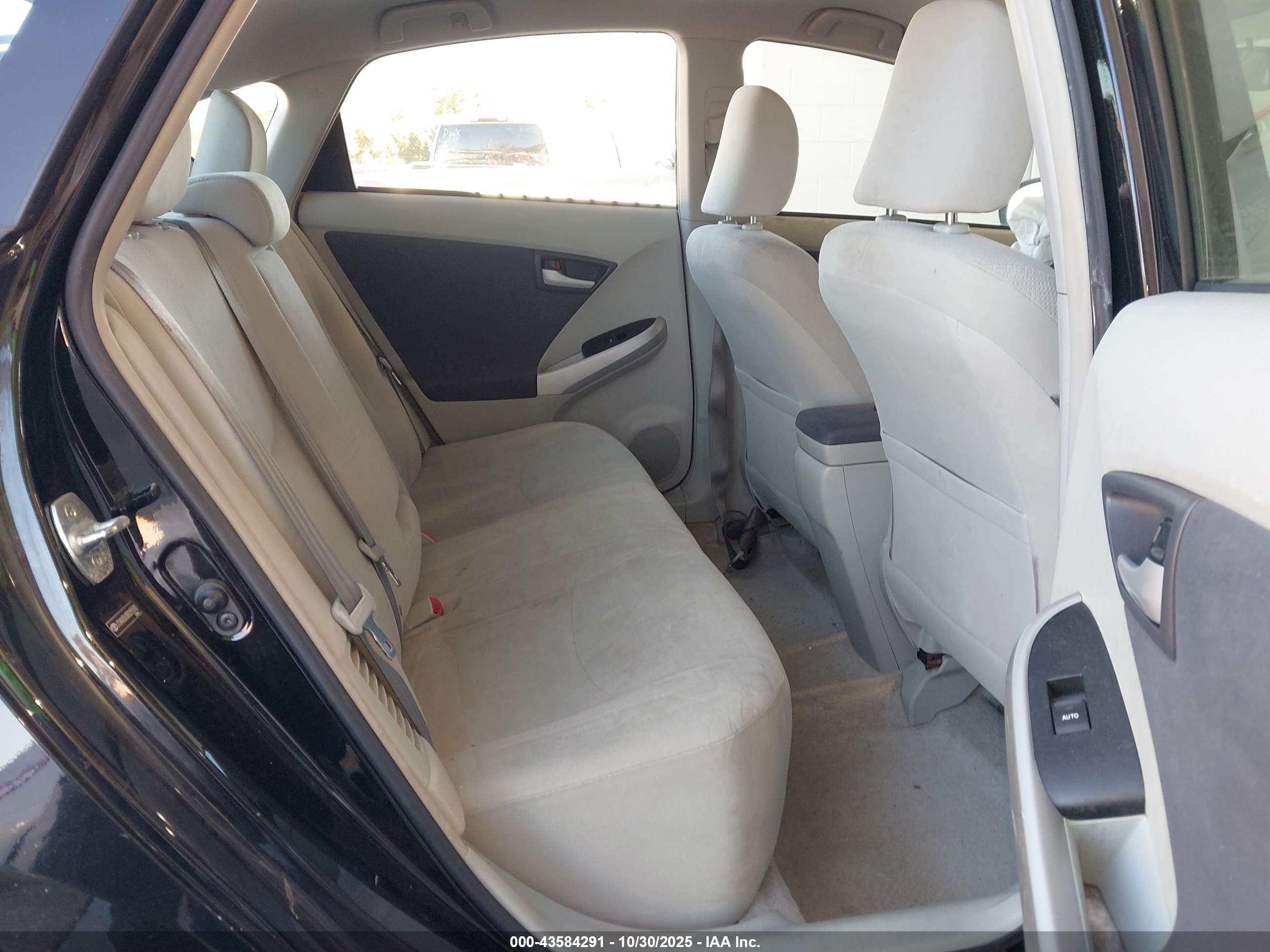 TOYOTA PRIUS image 8