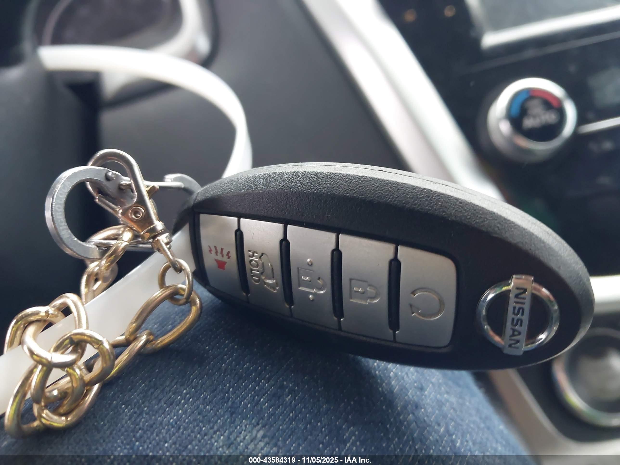 NISSAN MURANO image 11