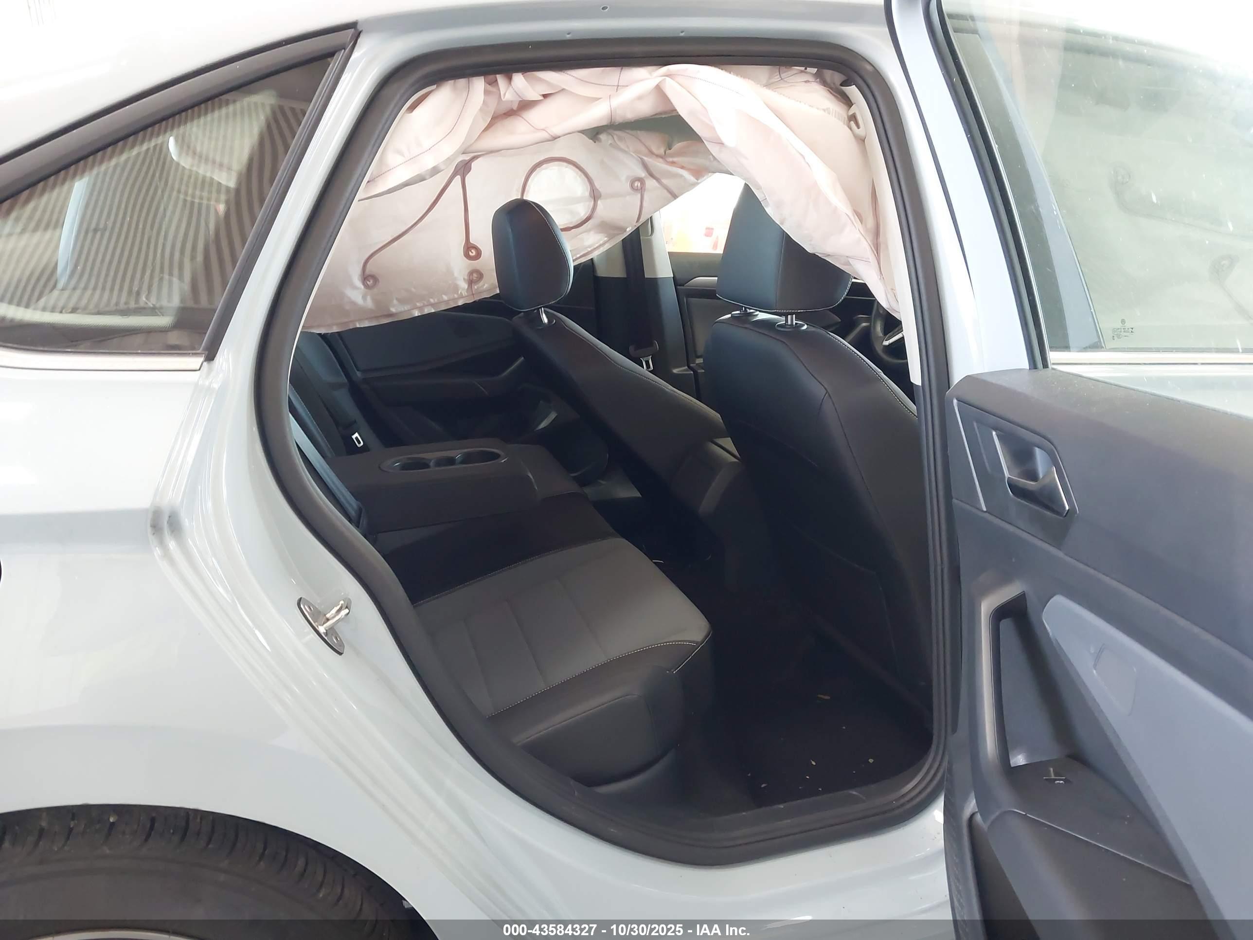 VOLKSWAGEN JETTA image 8
