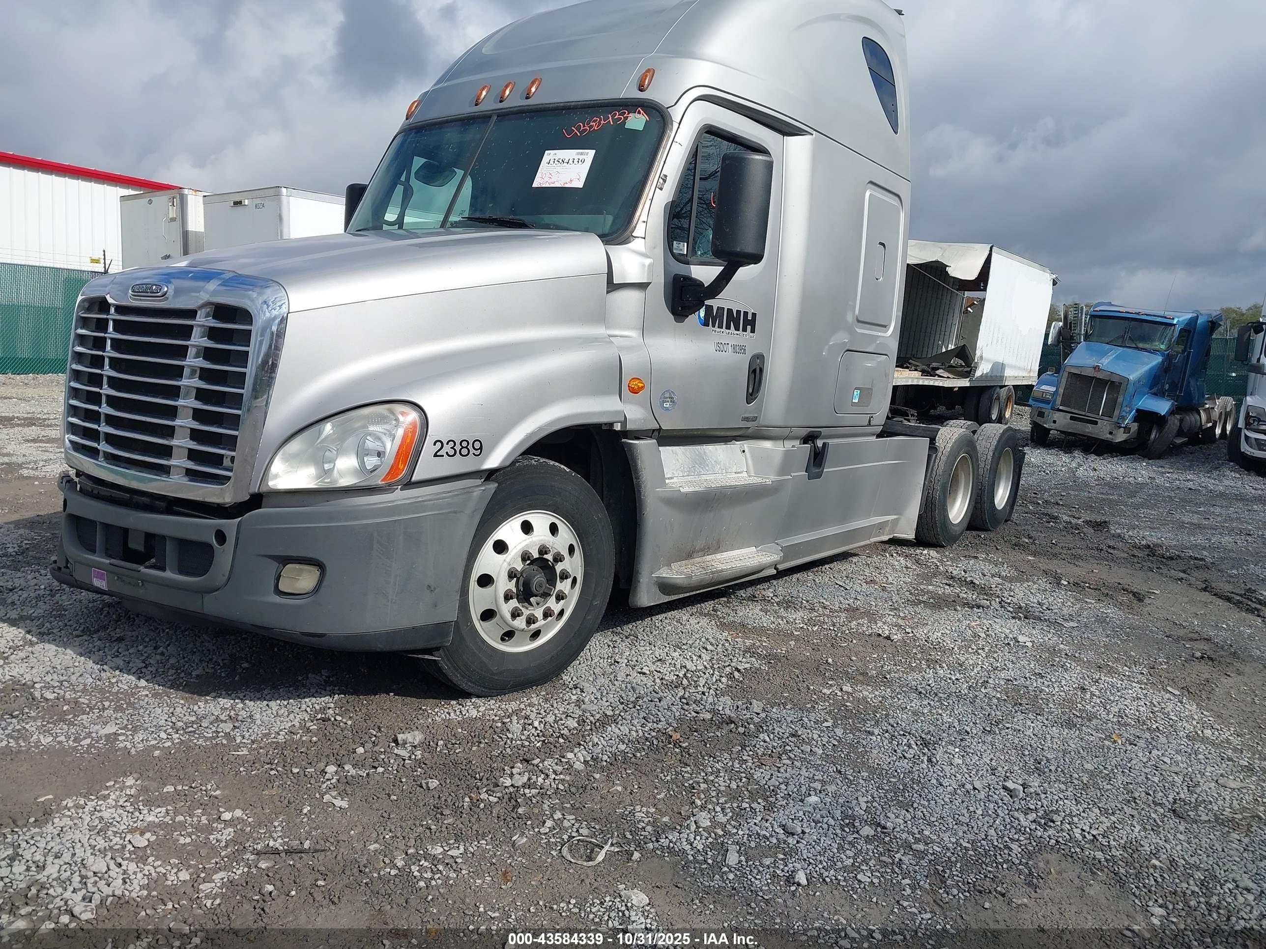 FREIGHTLINER CASCADIA image 2