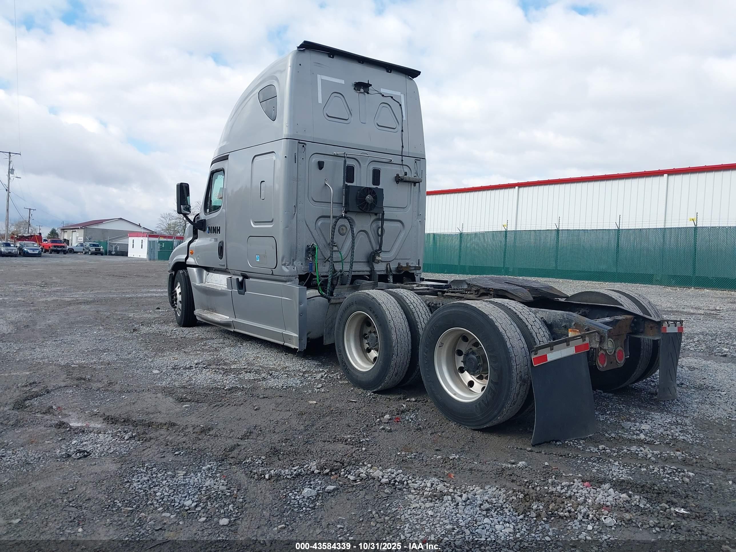 FREIGHTLINER CASCADIA image 3