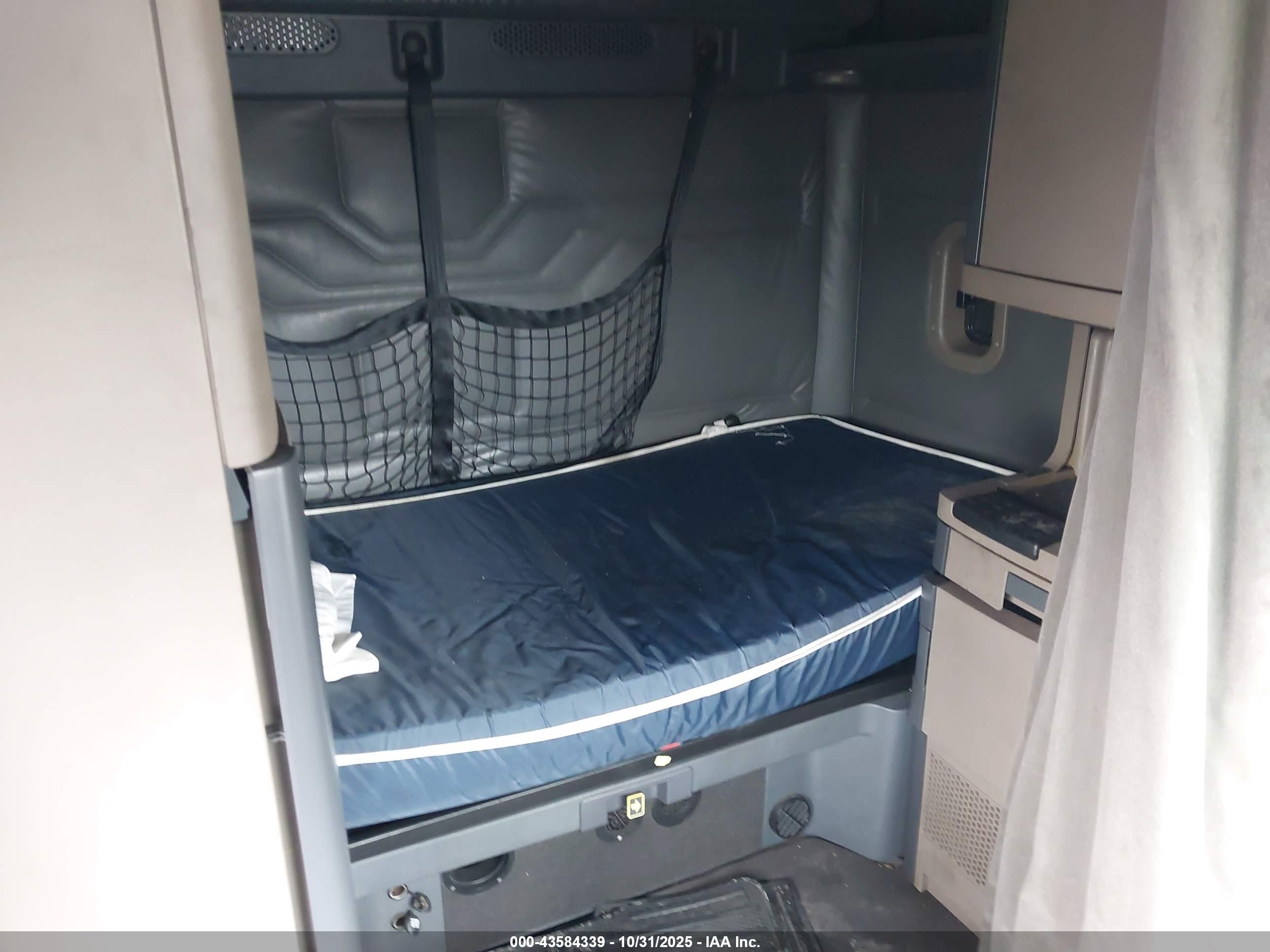 FREIGHTLINER CASCADIA image 8