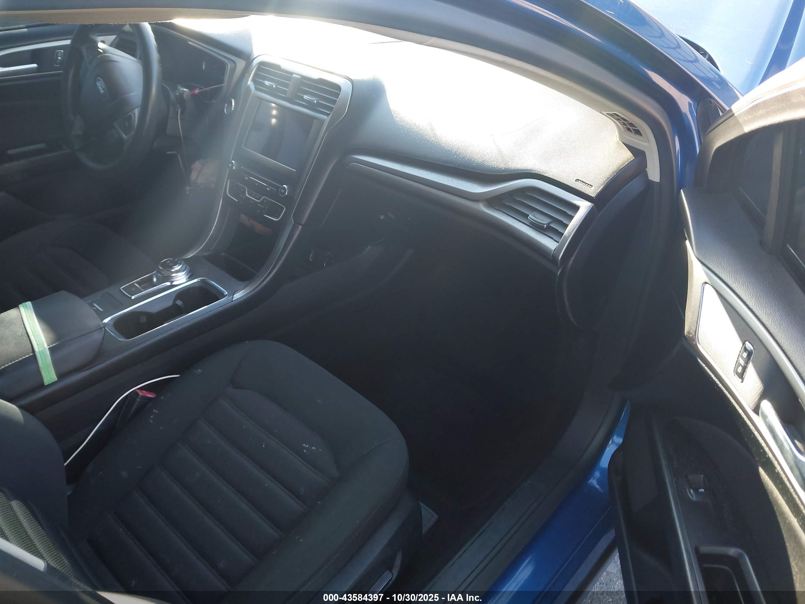 FORD FUSION image 5