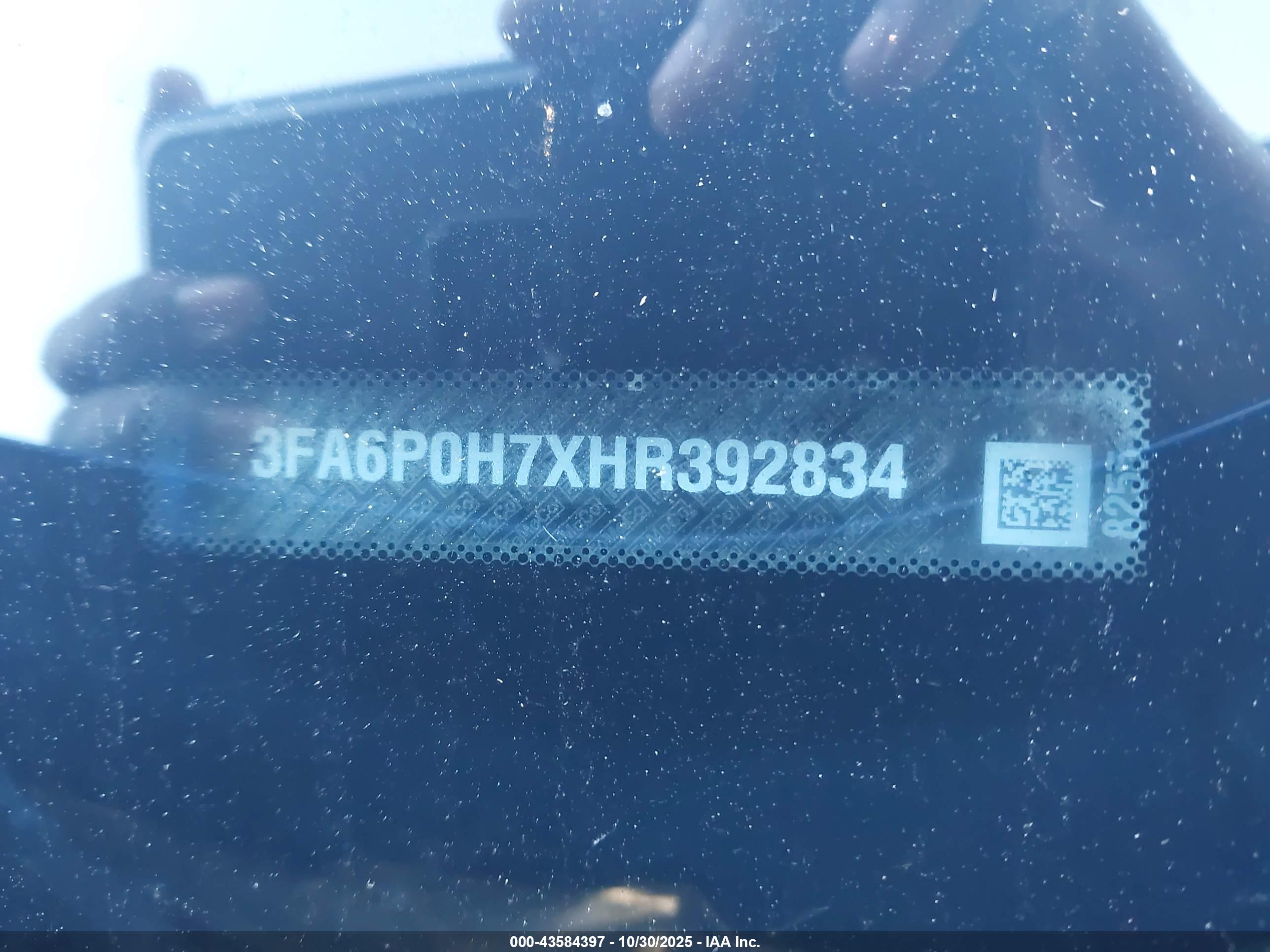 FORD FUSION image 9