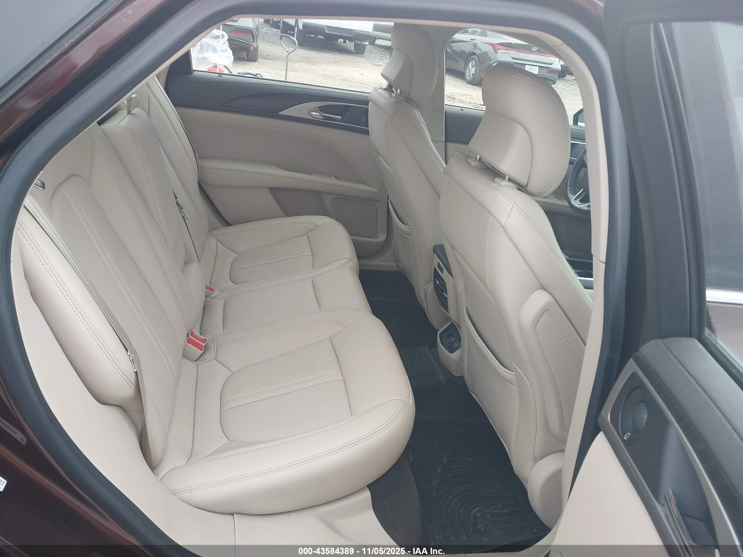 LINCOLN MKZ image 8