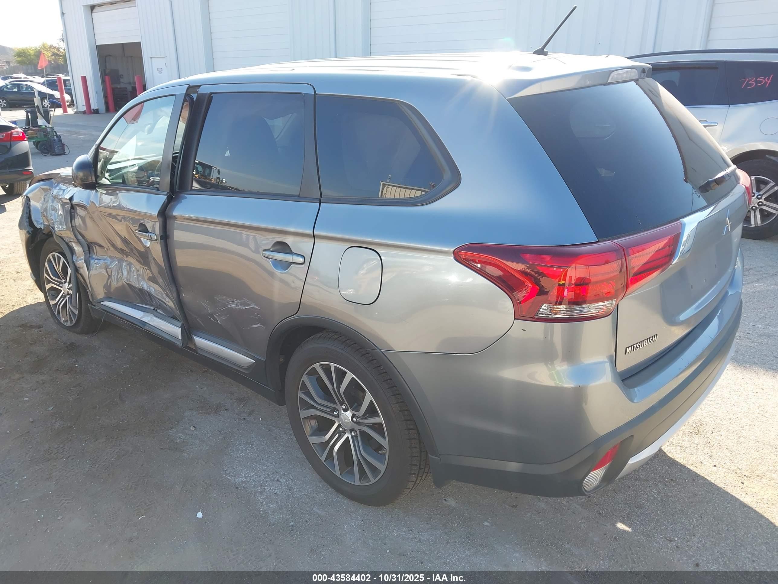 MITSUBISHI OUTLANDER image 3
