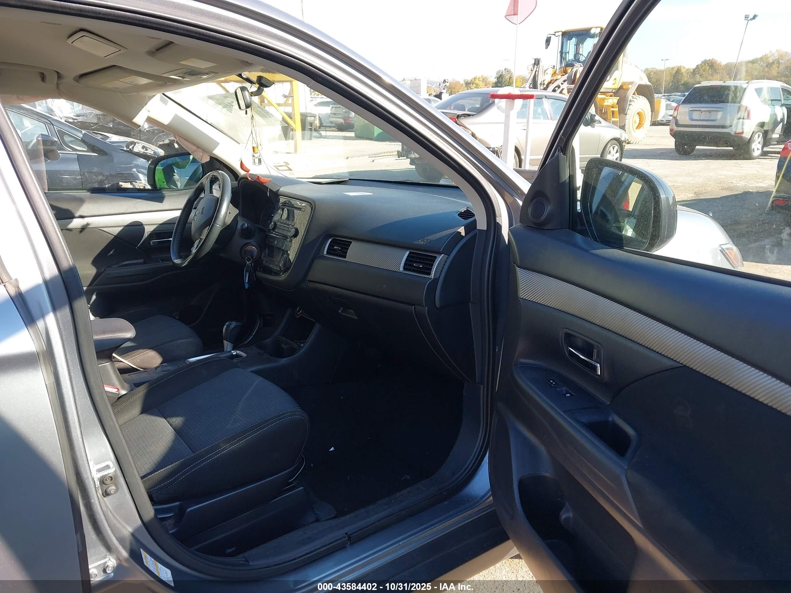 MITSUBISHI OUTLANDER image 5