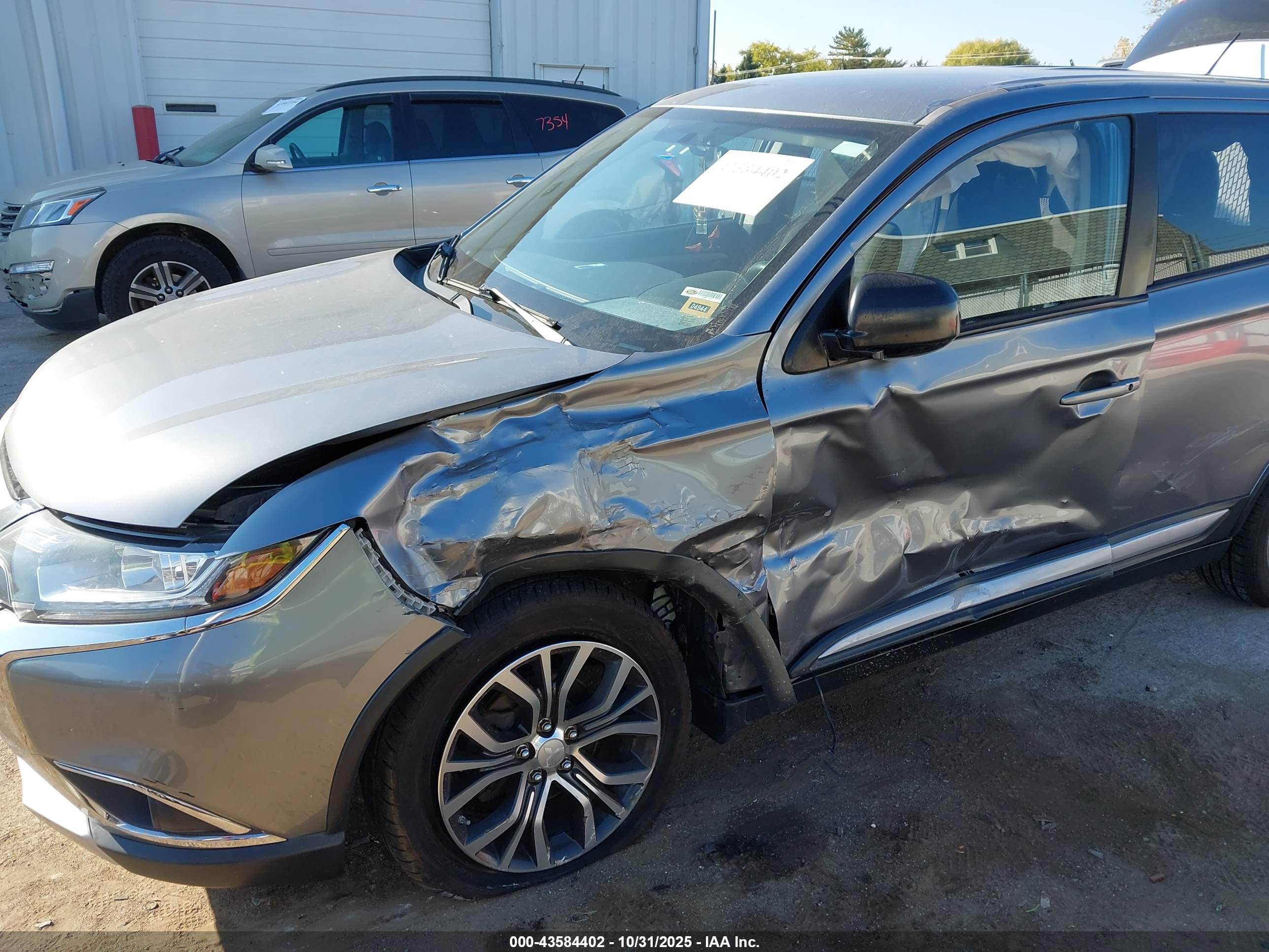 MITSUBISHI OUTLANDER image 6