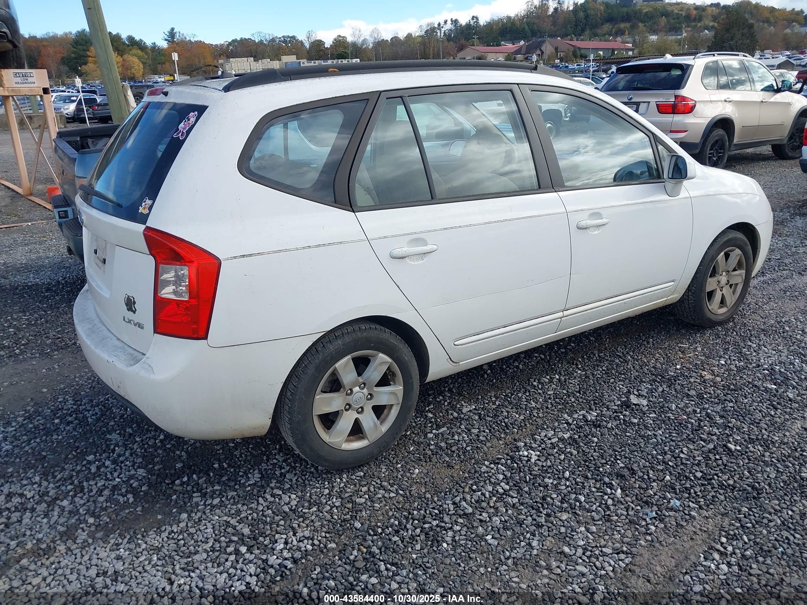 KIA RONDO image 4