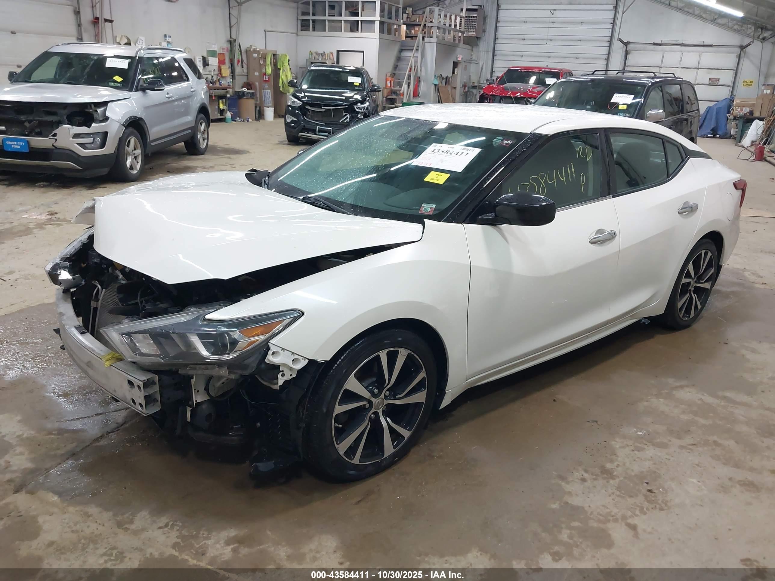 NISSAN MAXIMA image 2